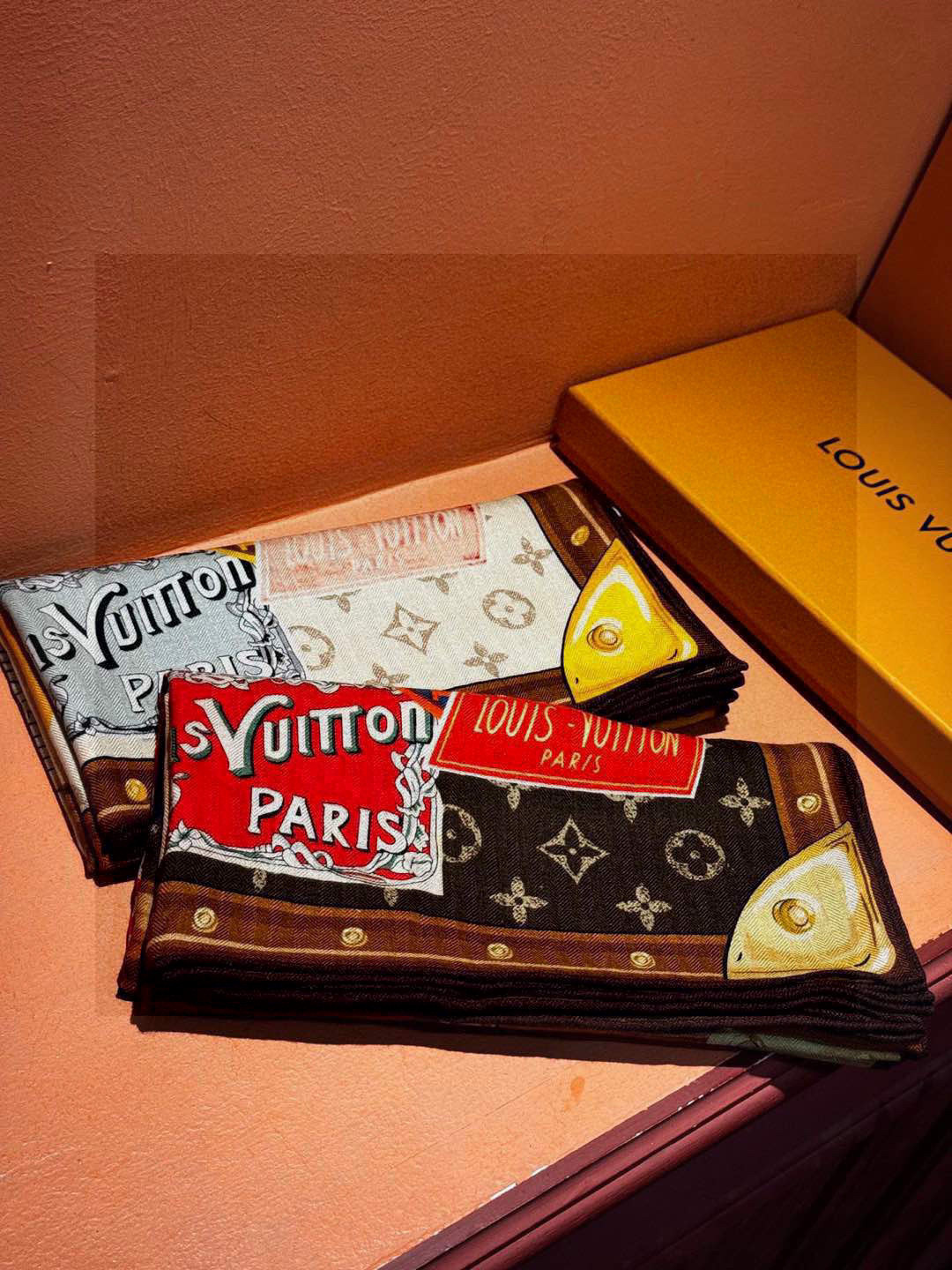 【LV】上新❤️ 路易威登 一款值得品细节的高货抠细节,从一个小块的配色去打败市场货140方巾 二个配色