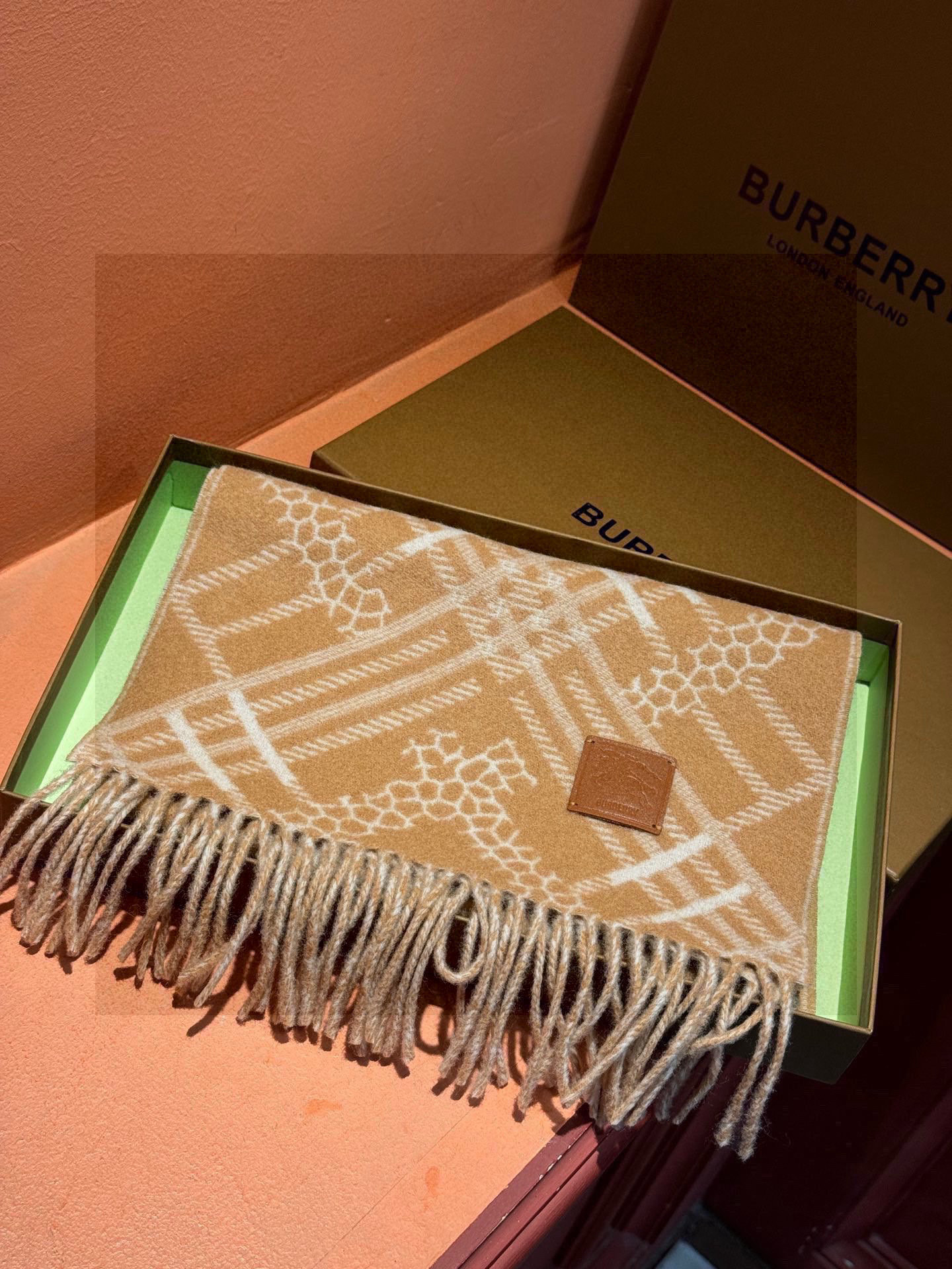 双面围巾 🆕Burberry · 巴宝莉格子围巾❗️好看的要疯掉了，太有型太有魅力了❗️❗️非常斯文时尚