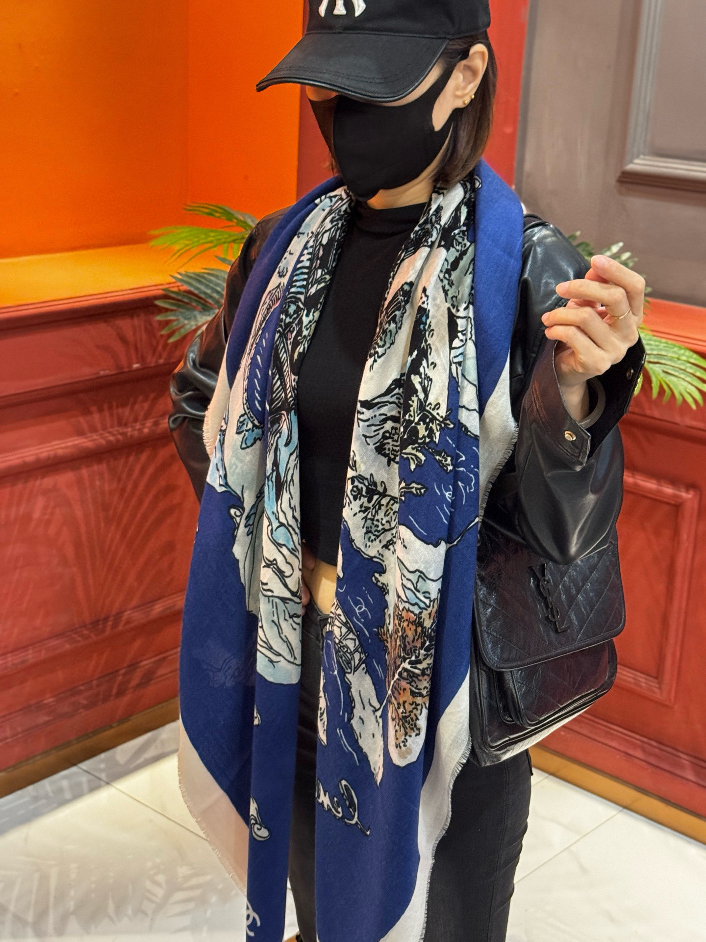 𝑪𝒉𝒂𝒏𝒆𝒍 • 25𝑪四季披肩！Size：140x140cm 100%羊绒轻盈柔软，亲肤舒适，四季皆宜