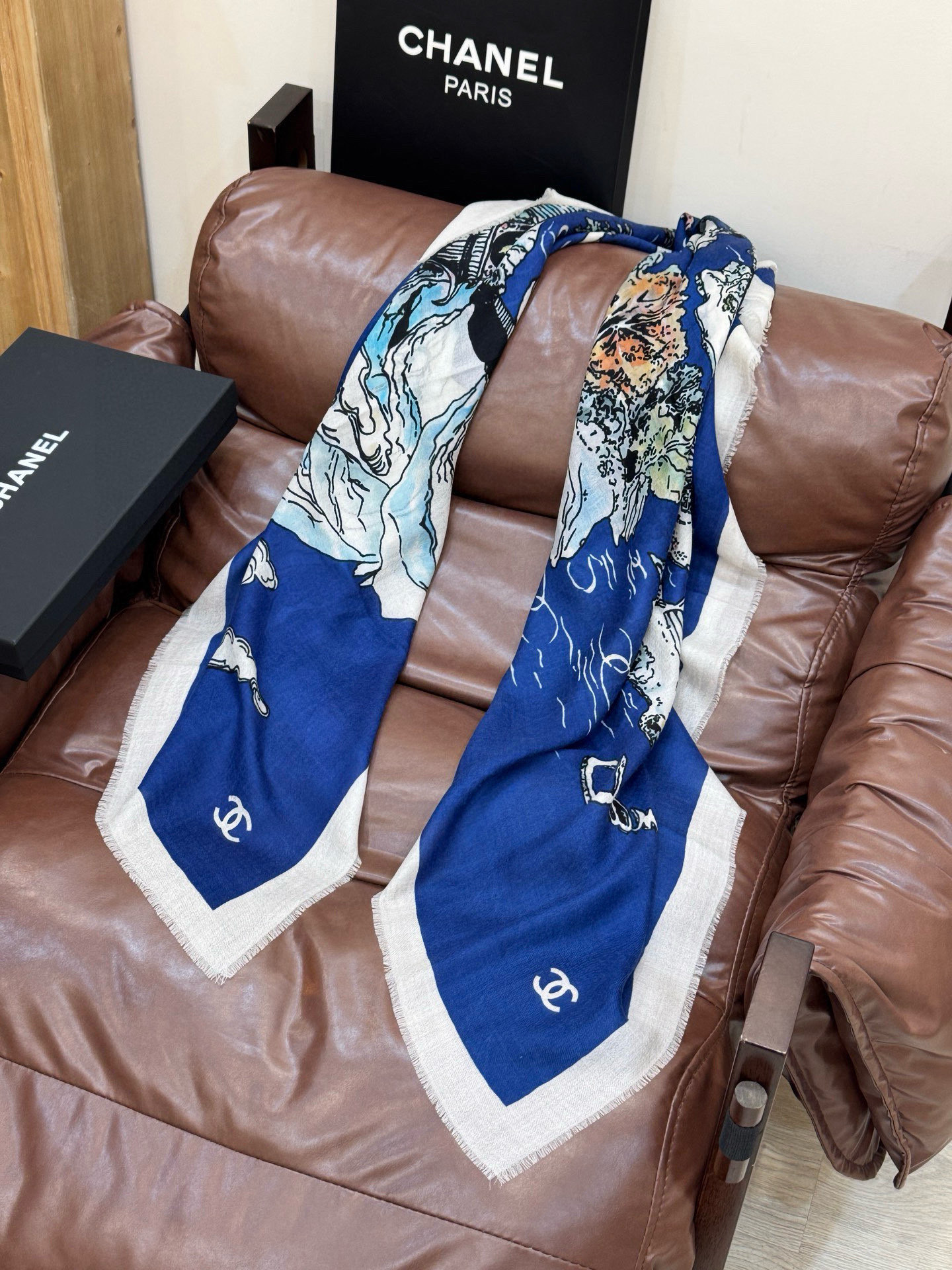 𝑪𝒉𝒂𝒏𝒆𝒍 • 25𝑪四季披肩！Size：140x140cm 100%羊绒轻盈柔软，亲肤舒适，四季皆宜