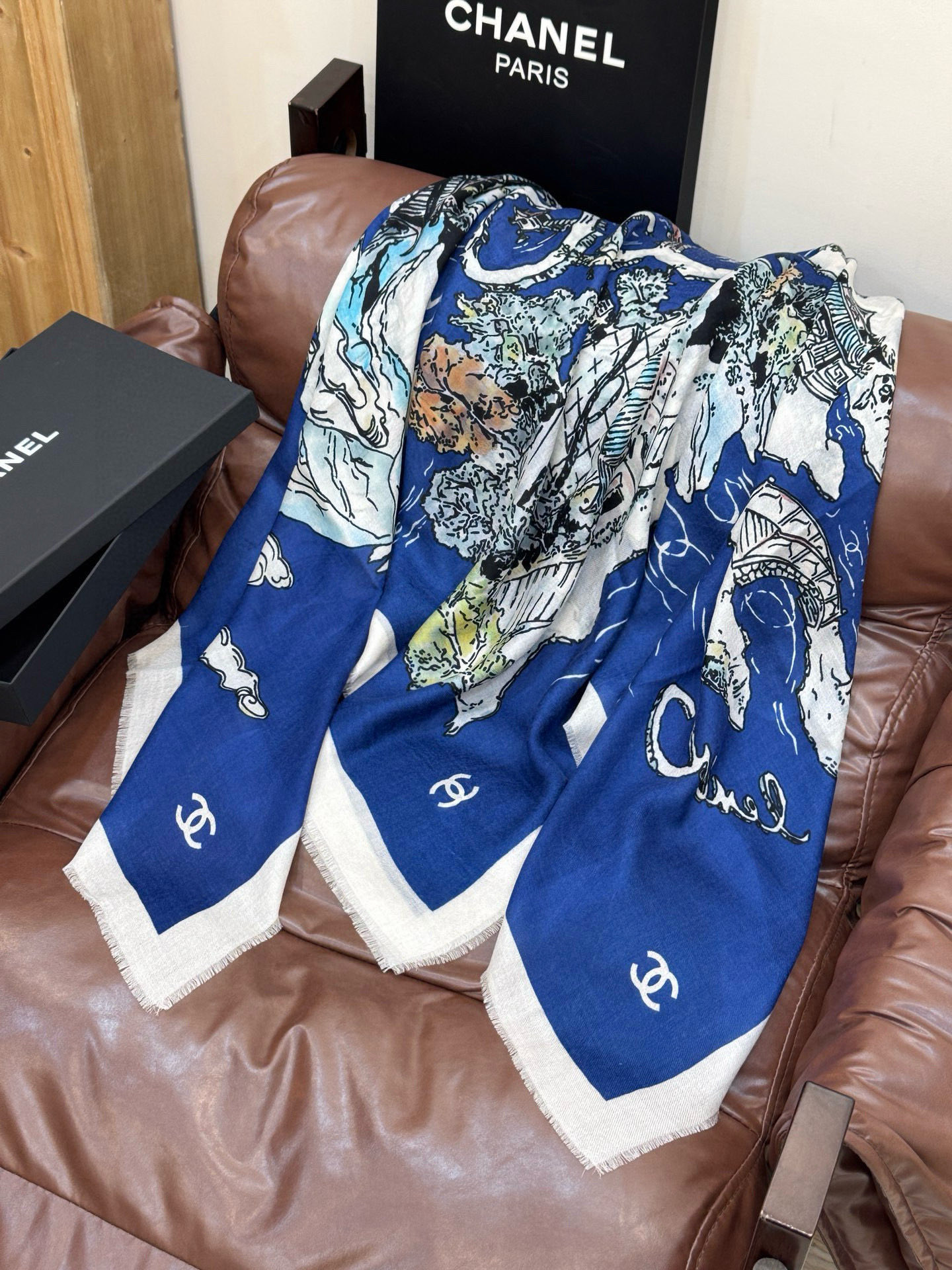 𝑪𝒉𝒂𝒏𝒆𝒍 • 25𝑪四季披肩！Size：140x140cm 100%羊绒轻盈柔软，亲肤舒适，四季皆宜