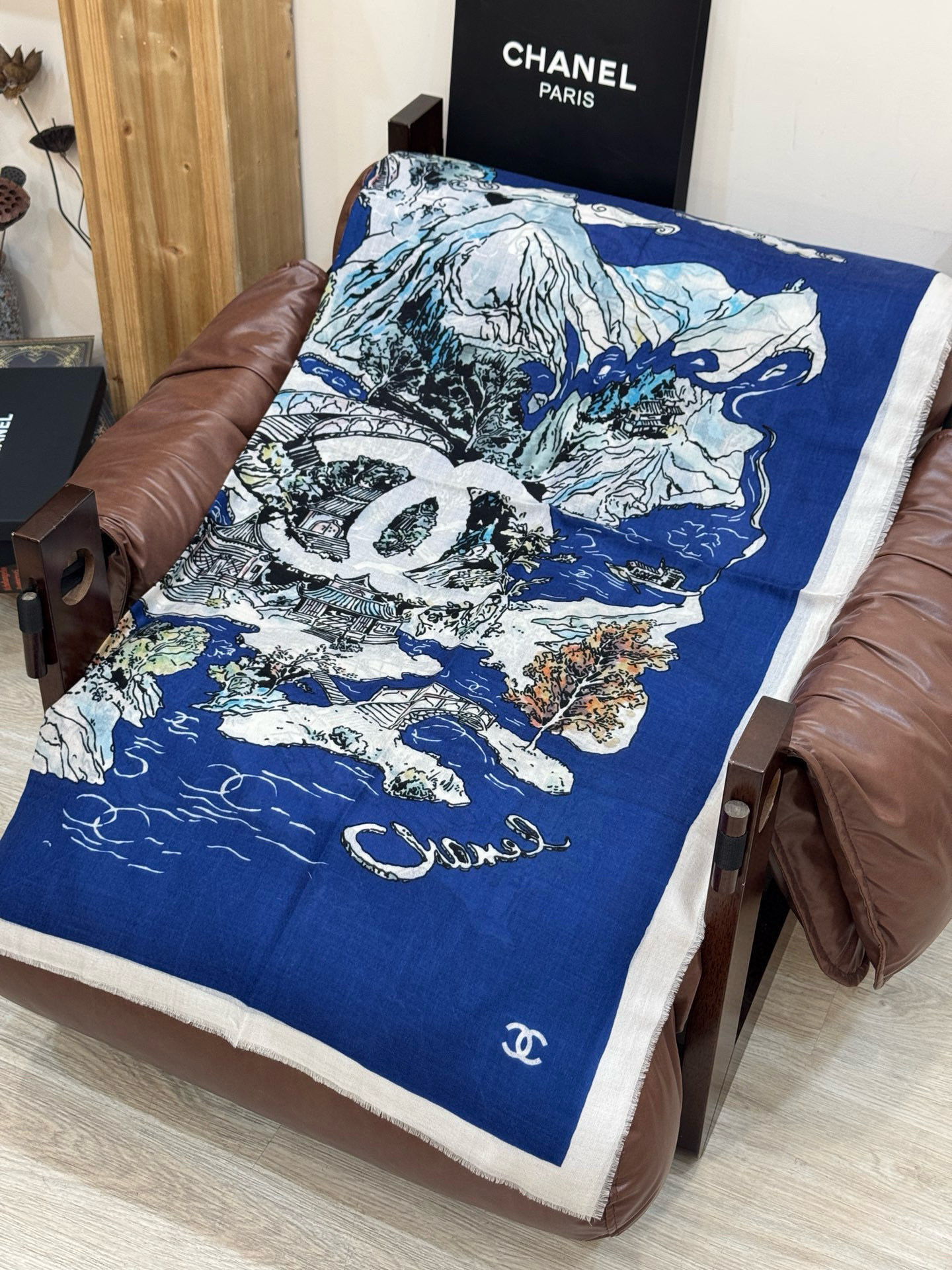 𝑪𝒉𝒂𝒏𝒆𝒍 • 25𝑪四季披肩！Size：140x140cm 100%羊绒轻盈柔软，亲肤舒适，四季皆宜