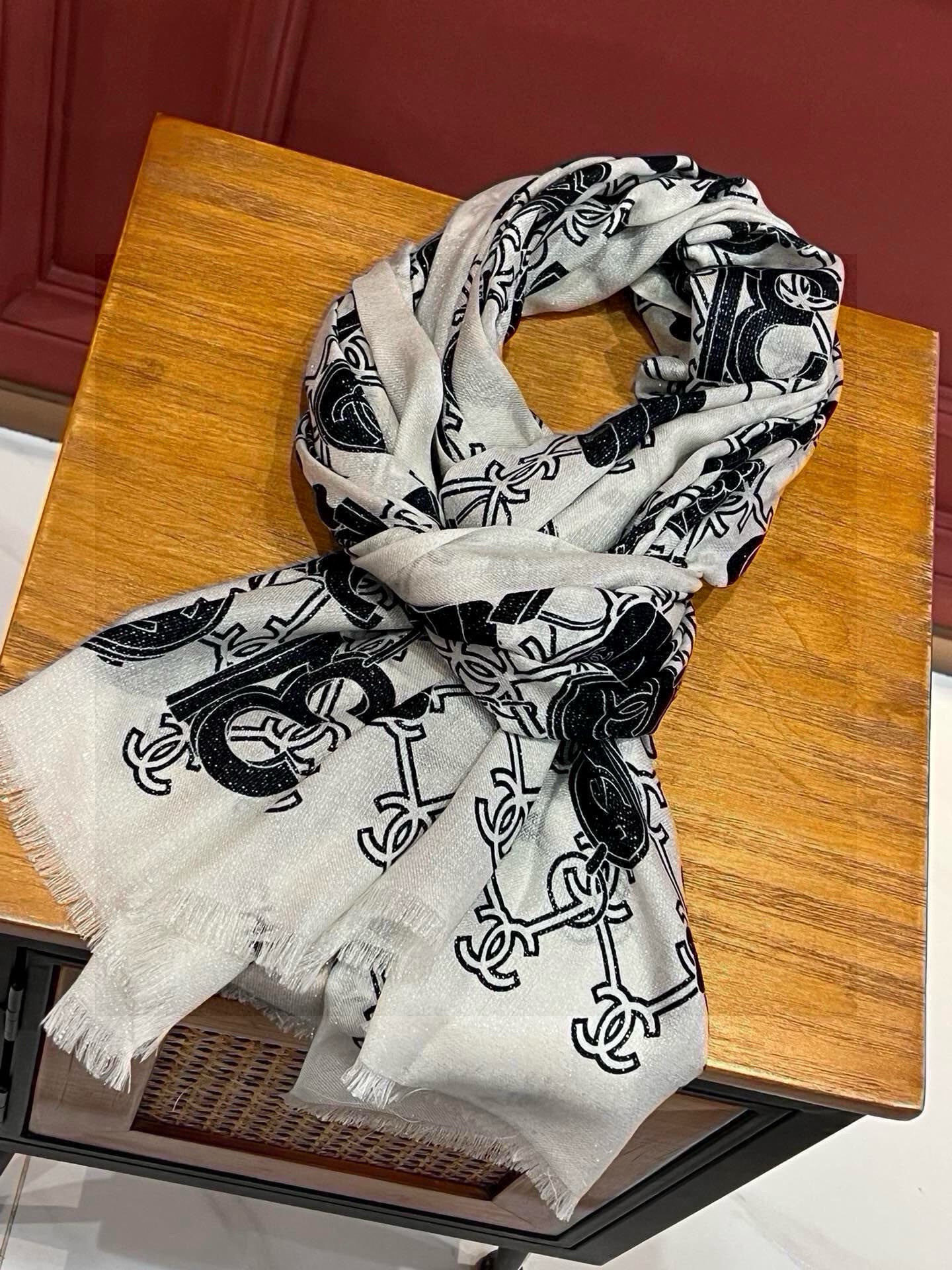 上新🌟 会发光发亮的围巾 💄💋新款客供银线💖羊绒面料长巾 😘美翻了[流泪]【手绘LOGO银线长巾】御用殿