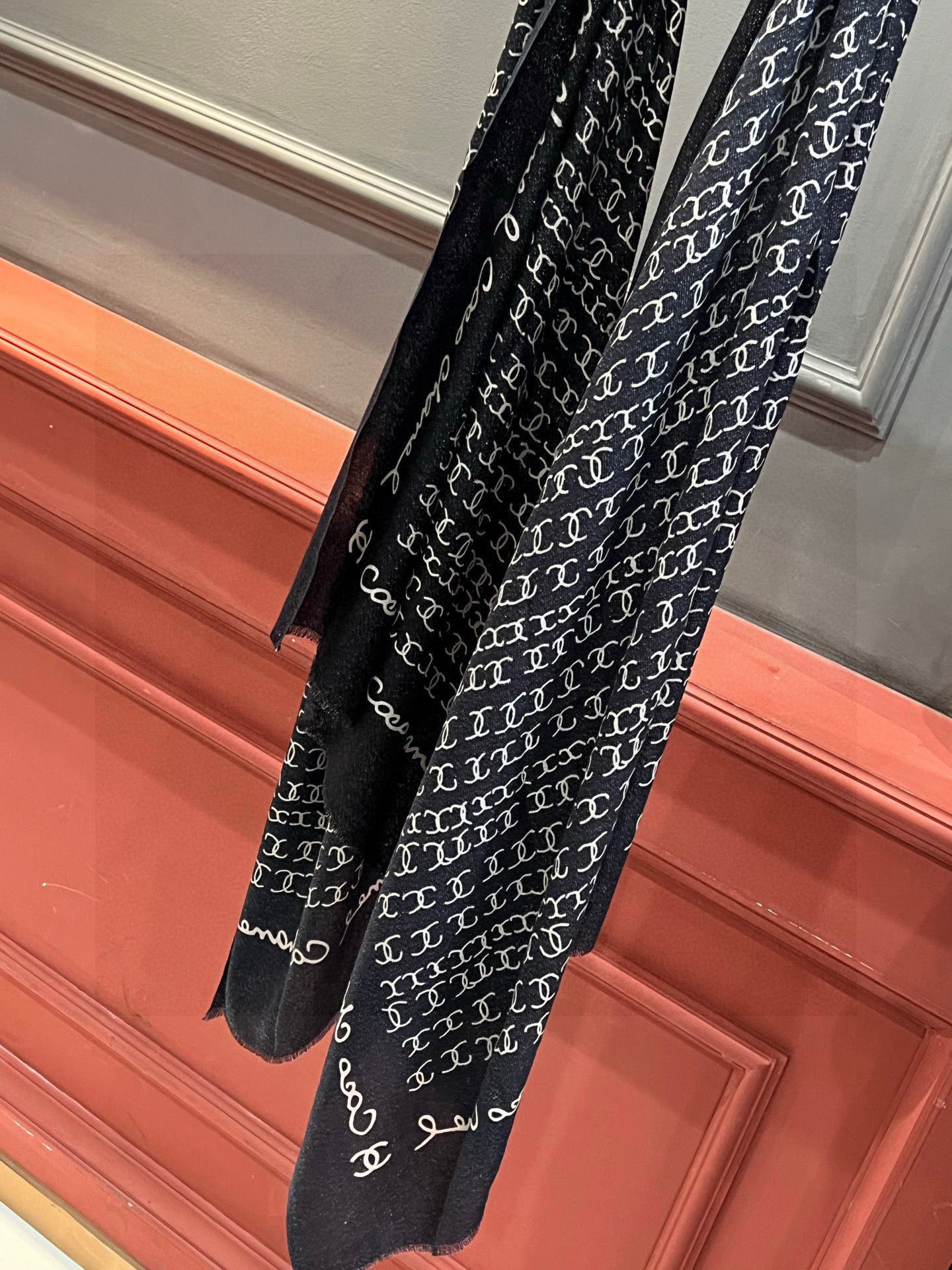 上新🌟 会发光发亮的围巾 💄💋新款客供银线💖羊绒面料长巾 😘美翻了[流泪]【手绘LOGO银线长巾】御用殿