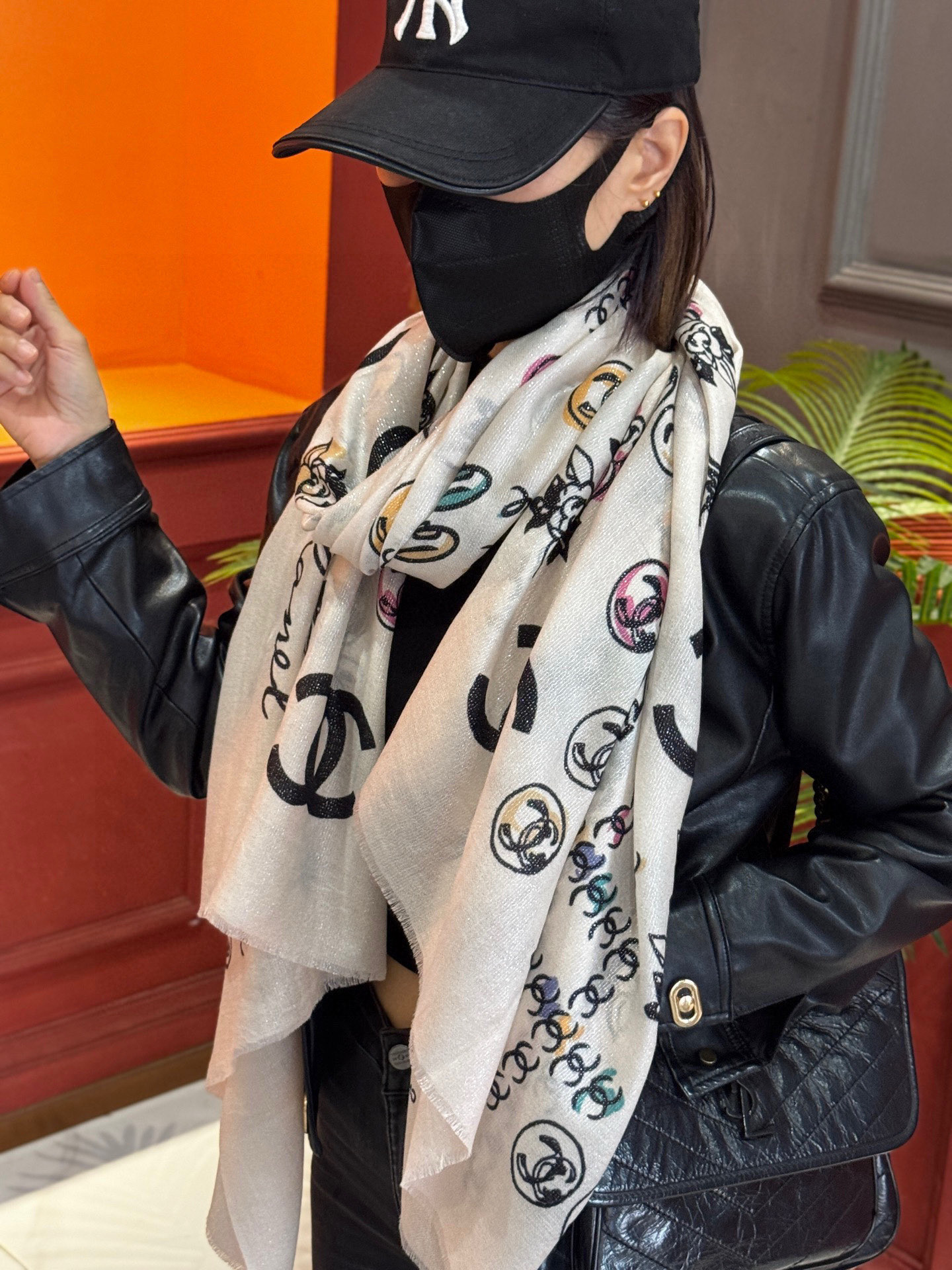 上新🌟 会发光发亮的围巾 💄💋新款客供银线💖羊绒面料长巾 😘美翻了[流泪]【手绘LOGO银线长巾】御用殿