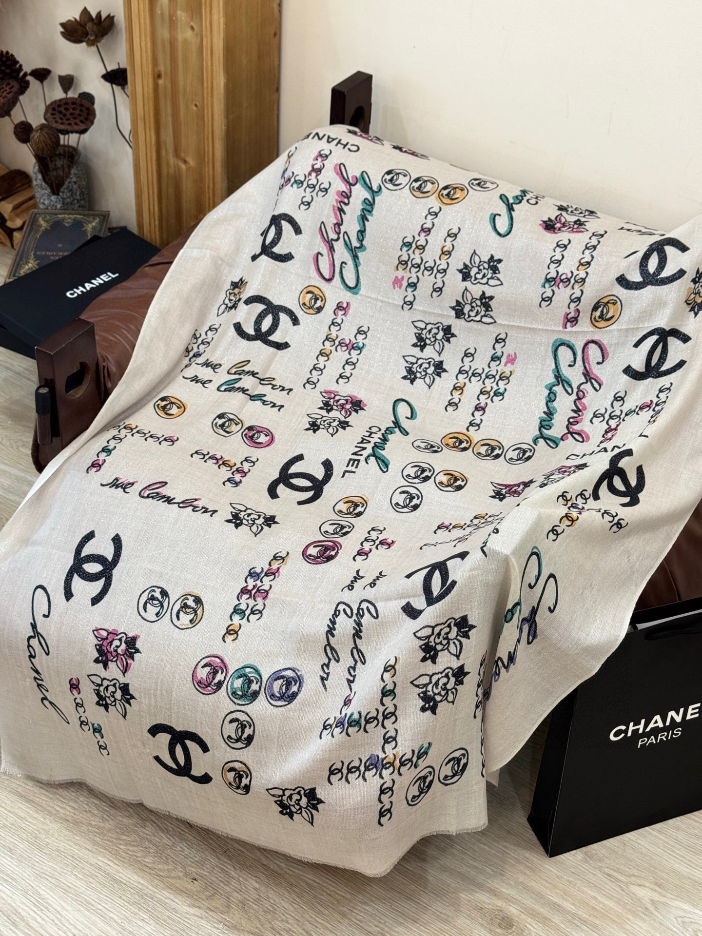 上新🌟 会发光发亮的围巾 💄💋新款客供银线💖羊绒面料长巾 😘美翻了[流泪]【手绘LOGO银线长巾】御用殿