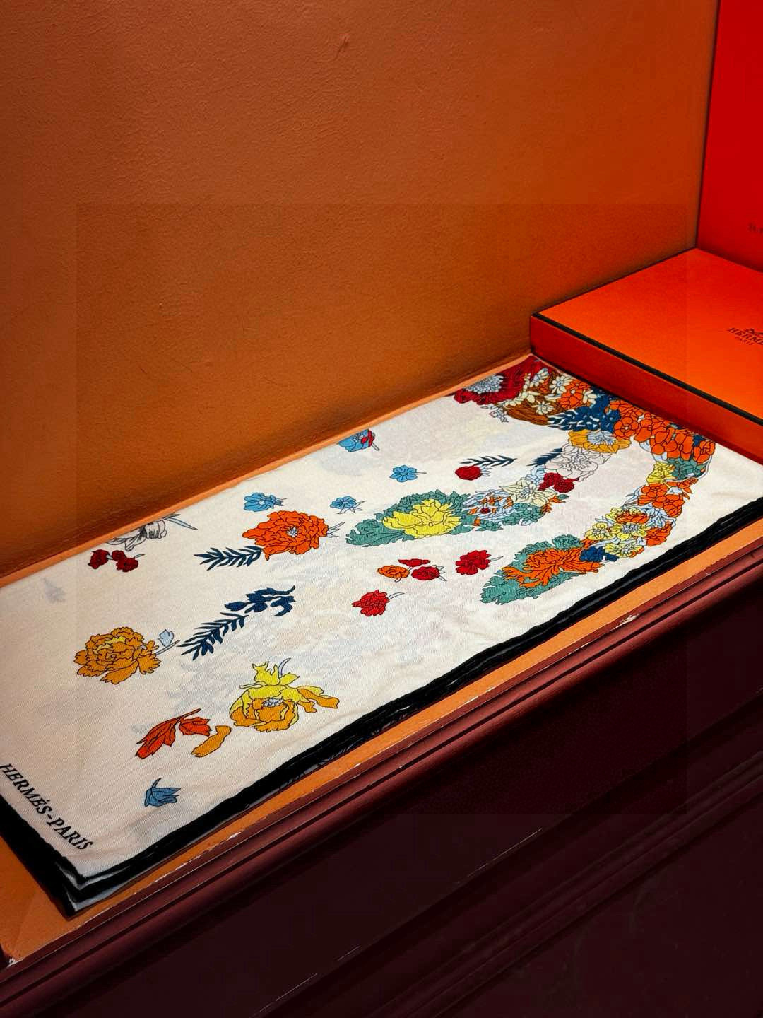 ❤ 双面同色【▪️卓尔不凡,高级有气场!!】非常抬人,带点故事的精彩!永远加分的hermes艺术单品!美