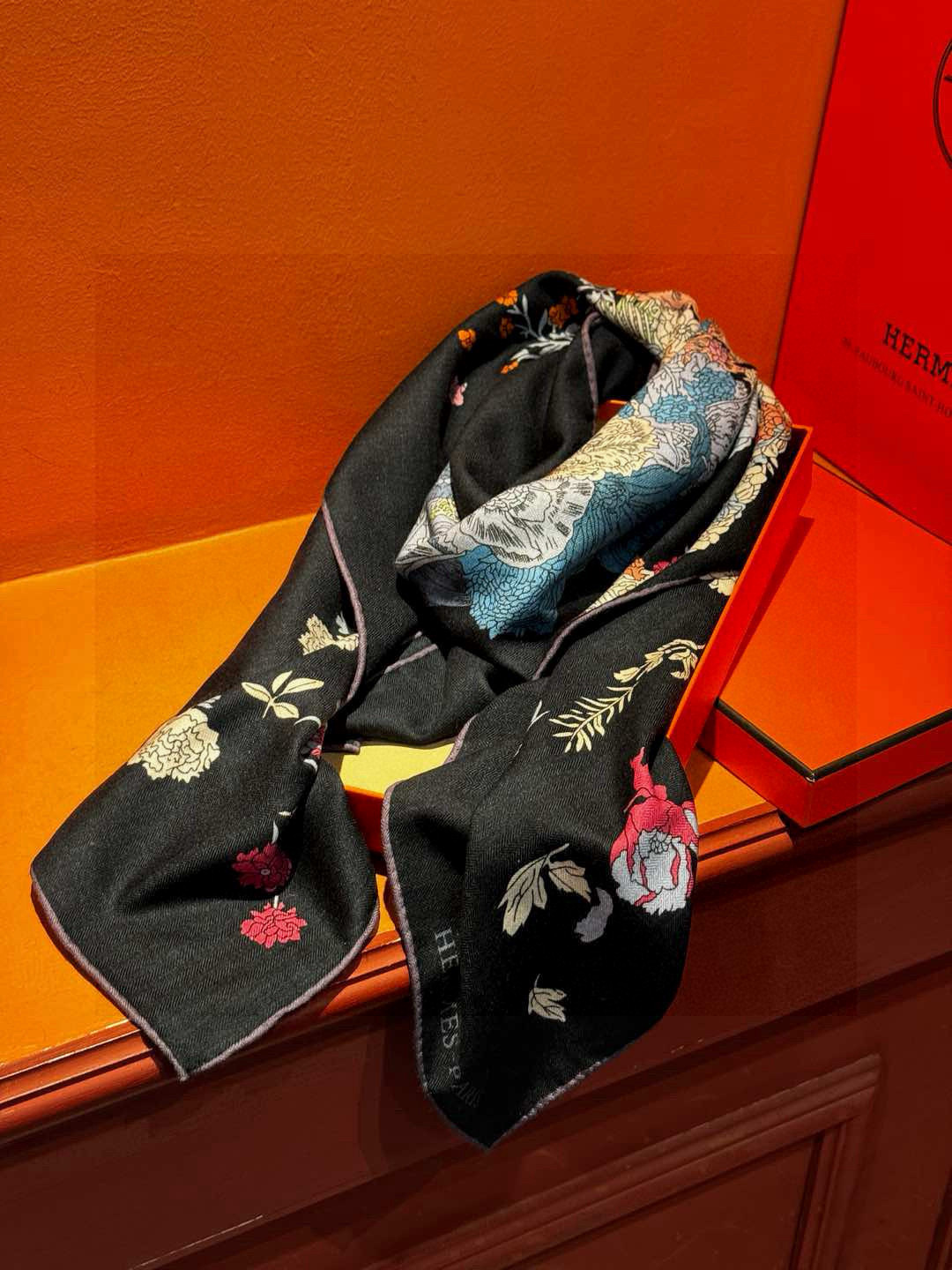 ❤ 双面同色【▪️卓尔不凡，高级有气场！！】非常抬人，带点故事的精彩！永远加分的hermes艺术单品！美