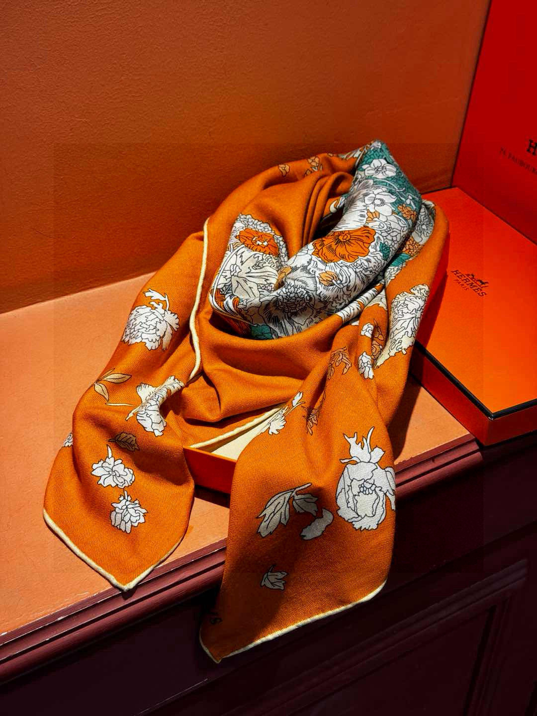 ❤ 双面同色【▪️卓尔不凡,高级有气场!!】非常抬人,带点故事的精彩!永远加分的hermes艺术单品!美