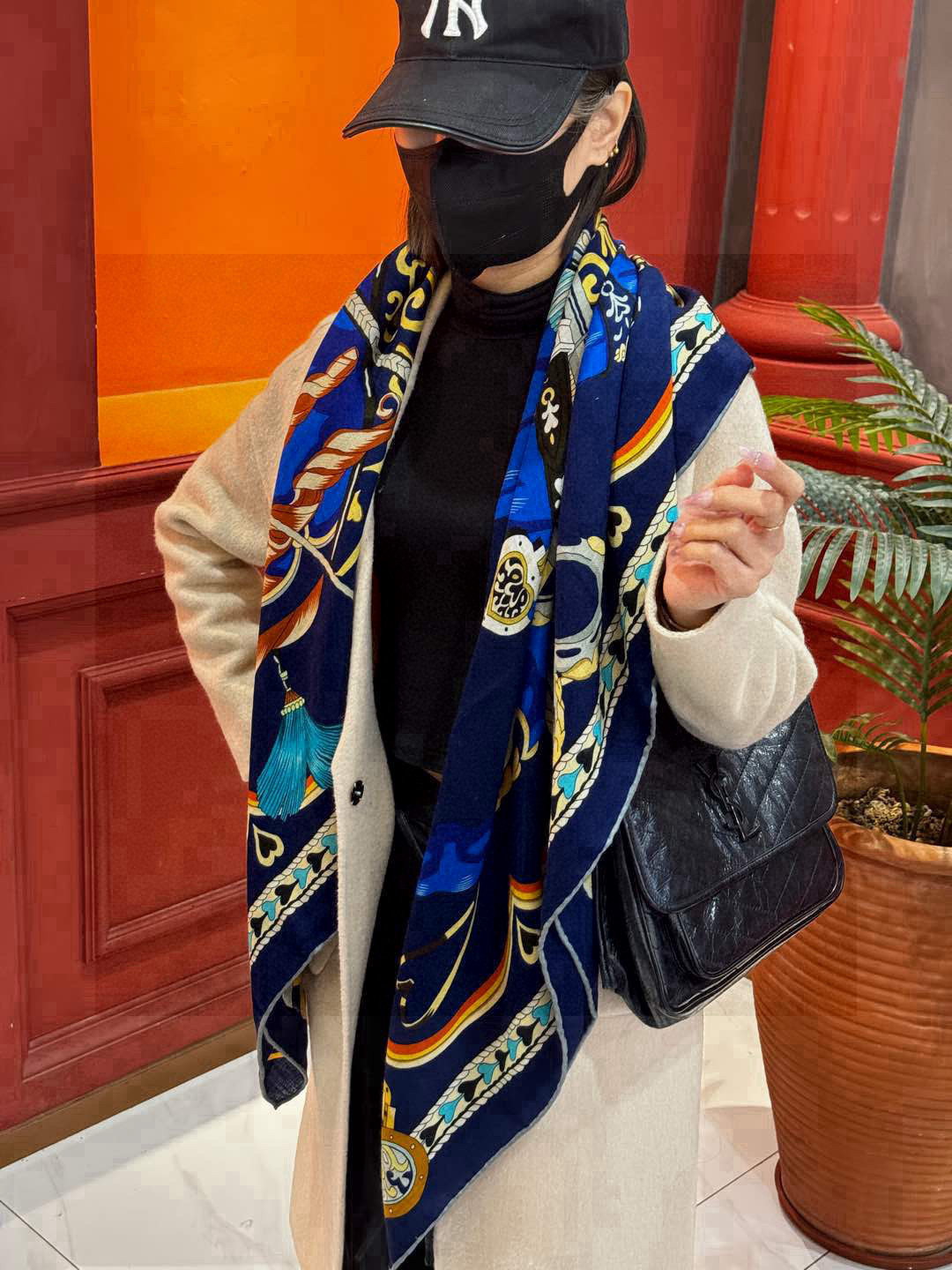 【双面同色】原单爱马仕140cm丝绒方巾💕 甜蜜的鞍具,装饰家芳登和佩西耶设计的一款餐盘增添骑士般的浪漫