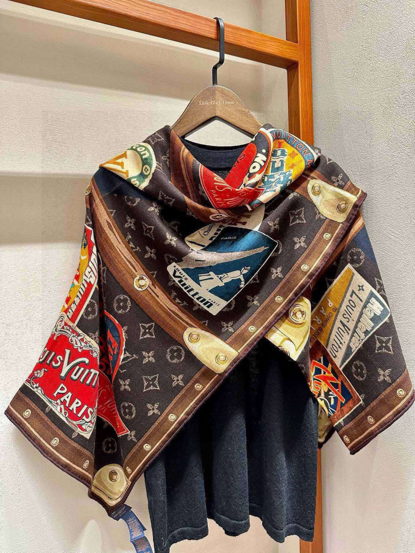 【LV】上新❤️ 路易威登 一款值得品细节的高货抠细节,从一个小块的配色去打败市场货140方巾 二个配色