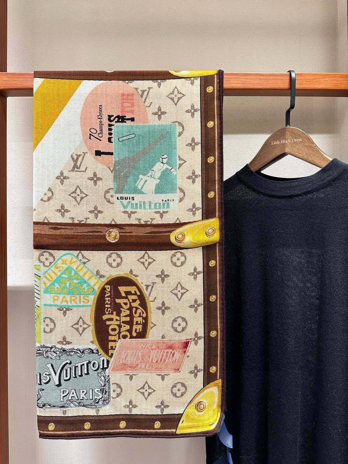 【LV】上新❤️ 路易威登 一款值得品细节的高货抠细节，从一个小块的配色去打败市场货140方巾 二个配色