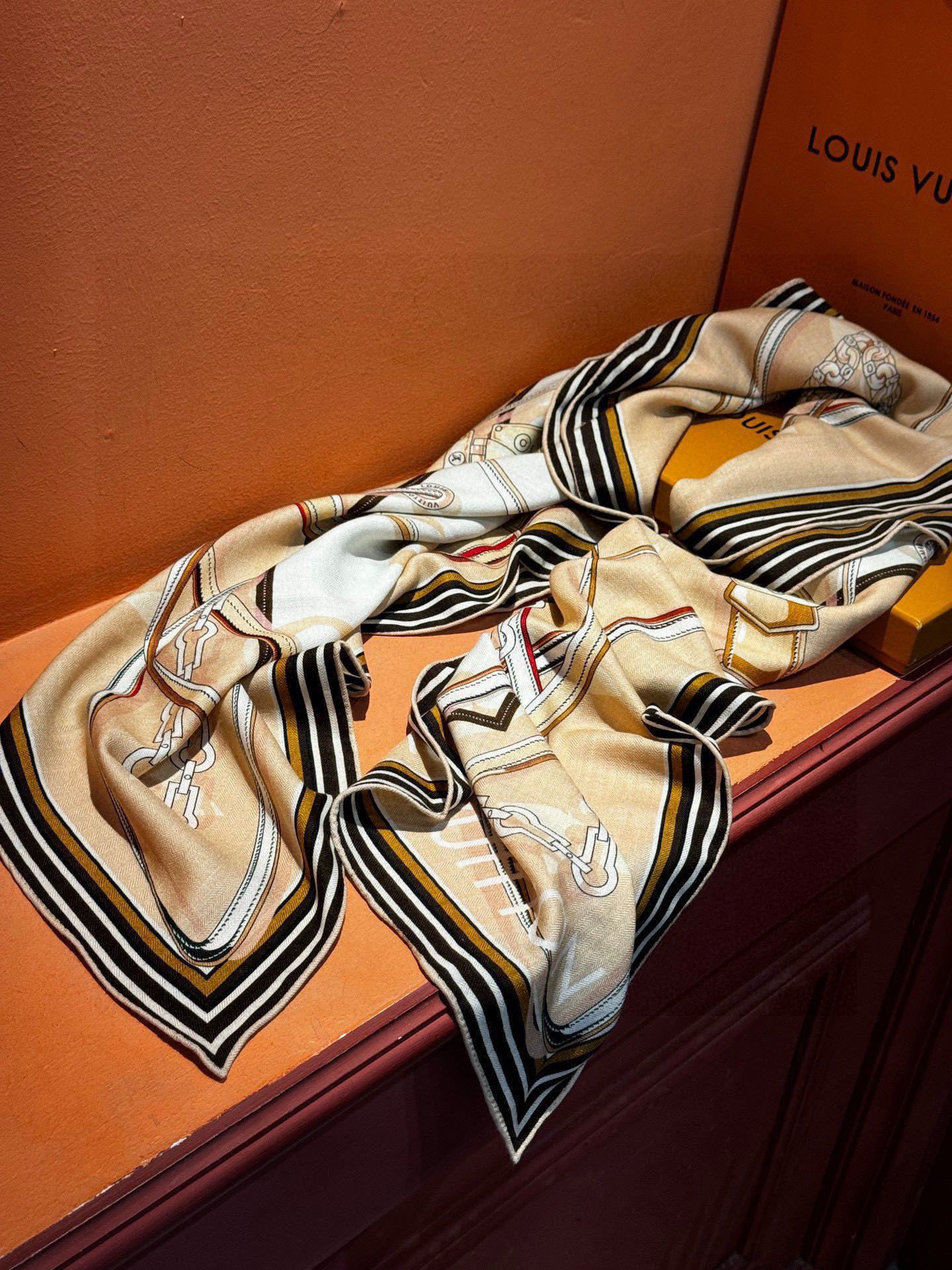 上新❤️ MONOGRAM JACQUARD DENIM140丝绒 方巾 【高定版 双面同色】有些款式他