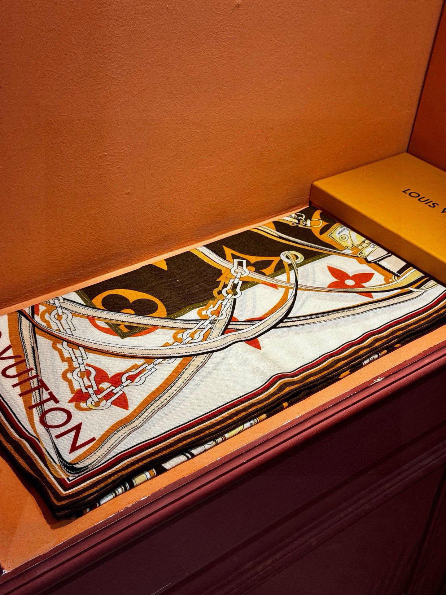 上新❤️ MONOGRAM JACQUARD DENIM140丝绒 方巾 【高定版 双面同色】有些款式他