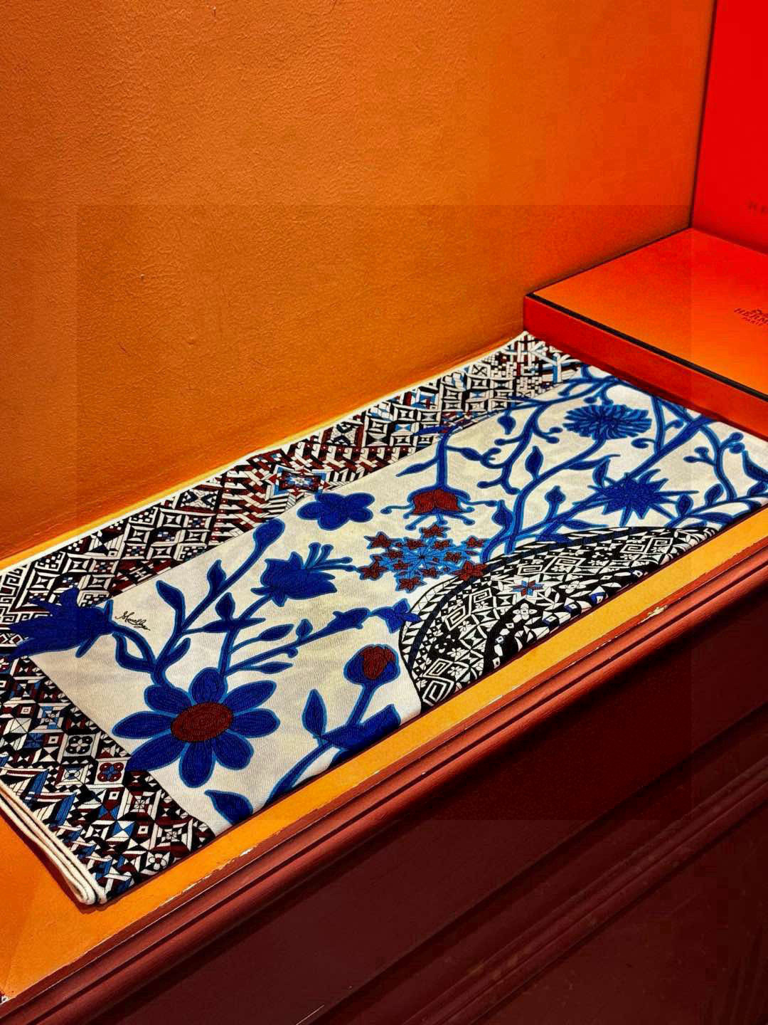 羊绒新款🆕👏👏买了都说好看‼️推荐💕爱马仕双面同色羊绒方巾【美洲豹与蜂鸟双面同色140】,顶级工艺超值‼