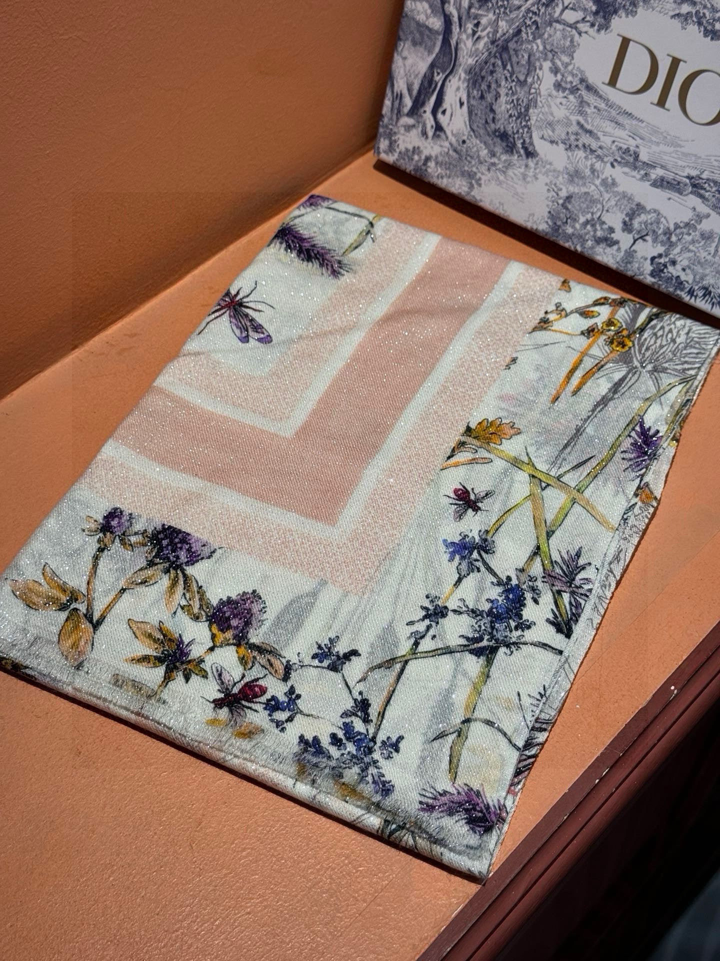 （会发光发亮的围巾）💃🏻💃🏻D家【D太阳女神银丝长巾】‼️抢‼️VIP推荐 ‼️👍下手一定要快【高端 大