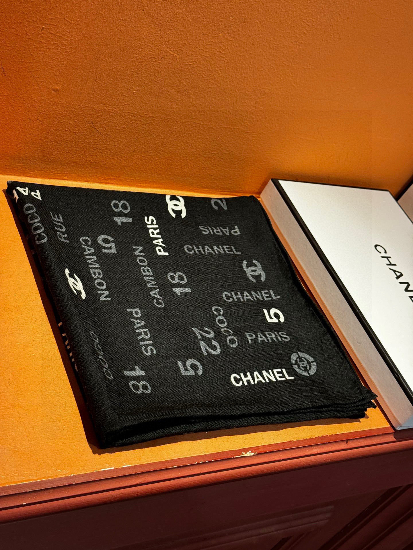 【升级双面同色 加密面料】 上新❤️ 140*140台版印花 黑白二色 高级都市新贵!山茶花的再一次邂逅