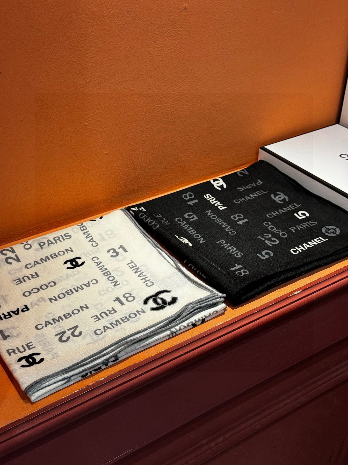 【升级双面同色 加密面料】 上新❤️ 140*140台版印花 黑白二色 高级都市新贵!山茶花的再一次邂逅