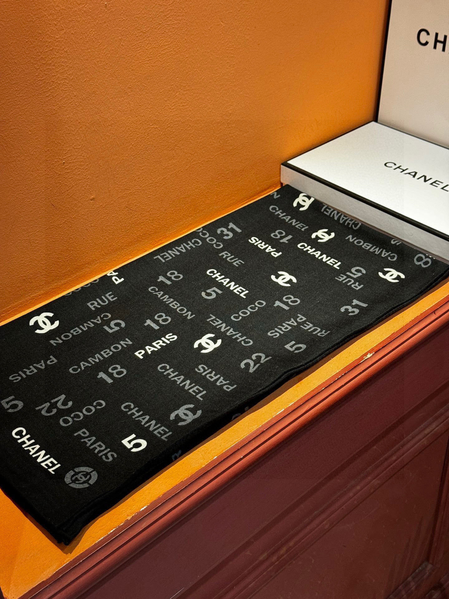 【升级双面同色 加密面料】 上新❤️ 140*140台版印花 黑白二色 高级都市新贵!山茶花的再一次邂逅