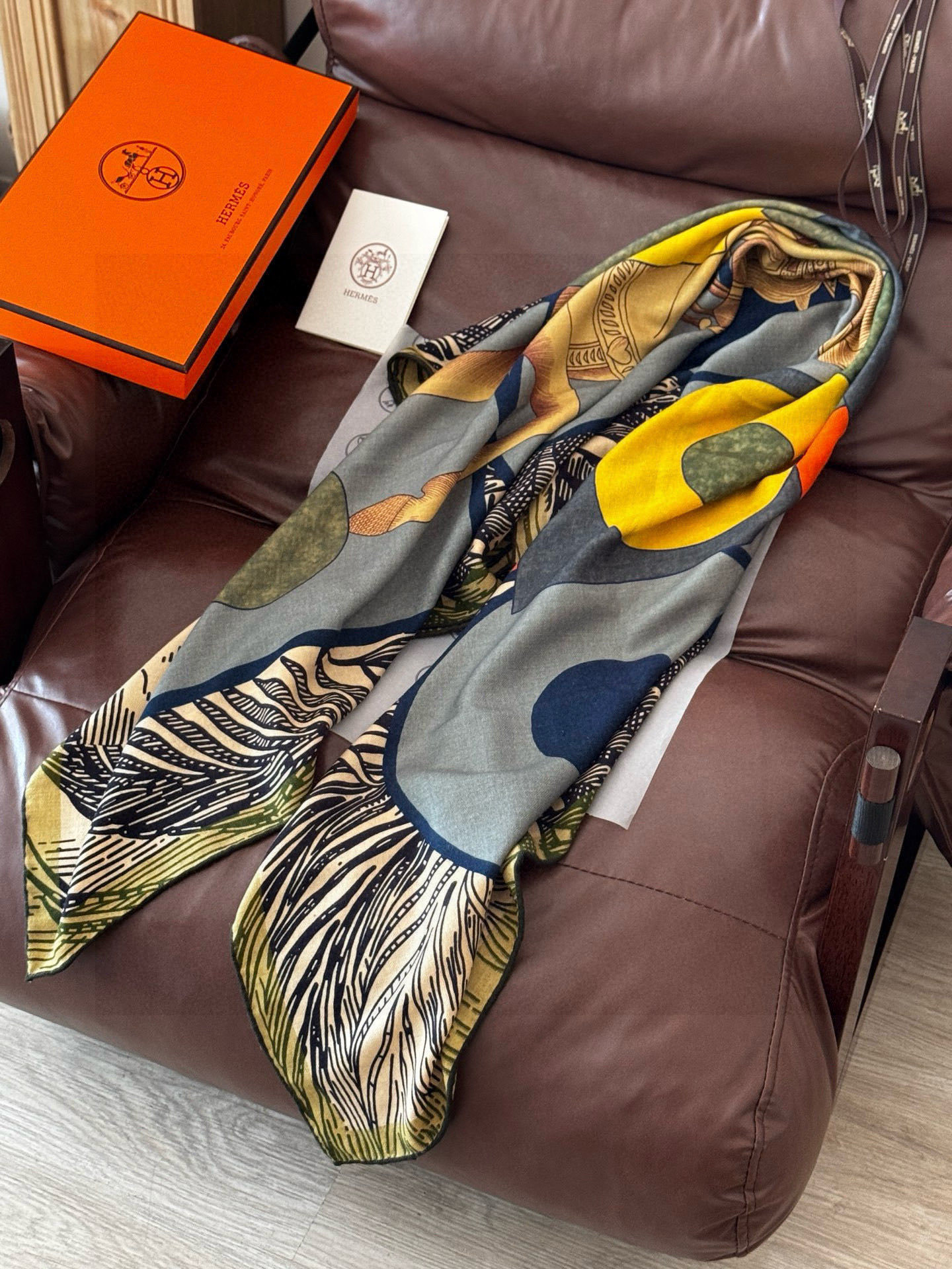 H,目前最热门的 “超现实爱马仕枢纽” 风靡全宇宙,听名字就充斥着未来空间♥️艺术品一样的存在,会绝版的