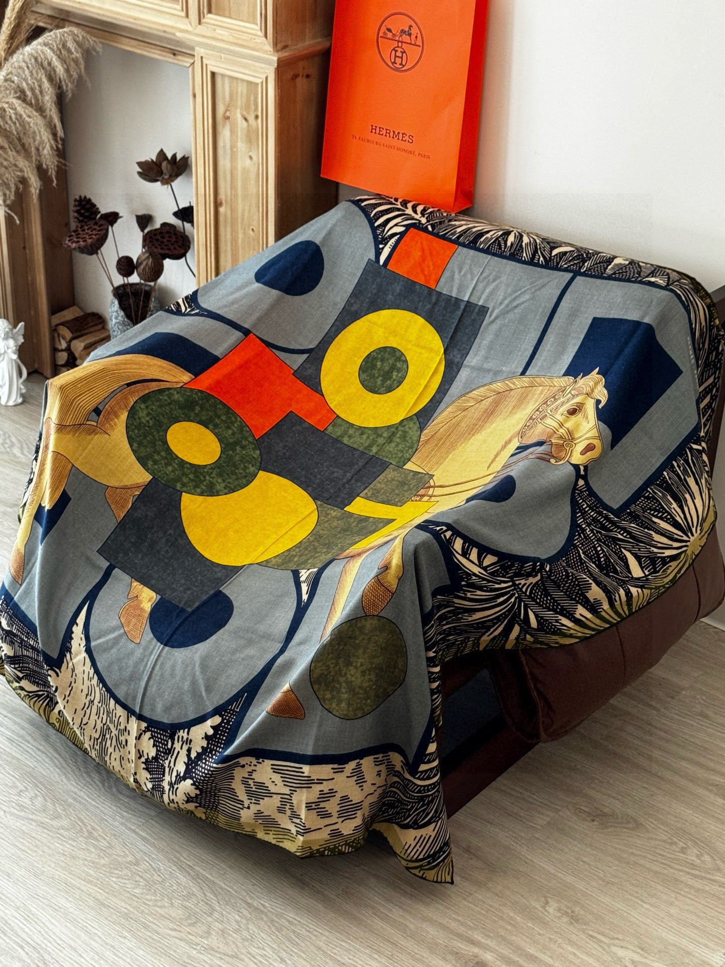 H,目前最热门的 “超现实爱马仕枢纽” 风靡全宇宙,听名字就充斥着未来空间♥️艺术品一样的存在,会绝版的