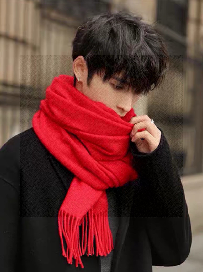 普拉达（PRADA）最新情侣款围巾 大方 简约 是成功男士不二追求 经典图案搭配LOGO设计 时尚色调 