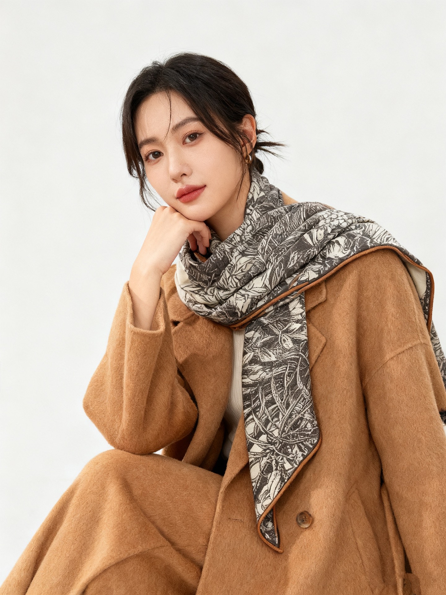 💟2025年秋冬抢先 上新💞【双面同色丝绒方巾】手工卷边山羊绒和真丝混纺披肩（70%山羊绒，30%桑蚕丝