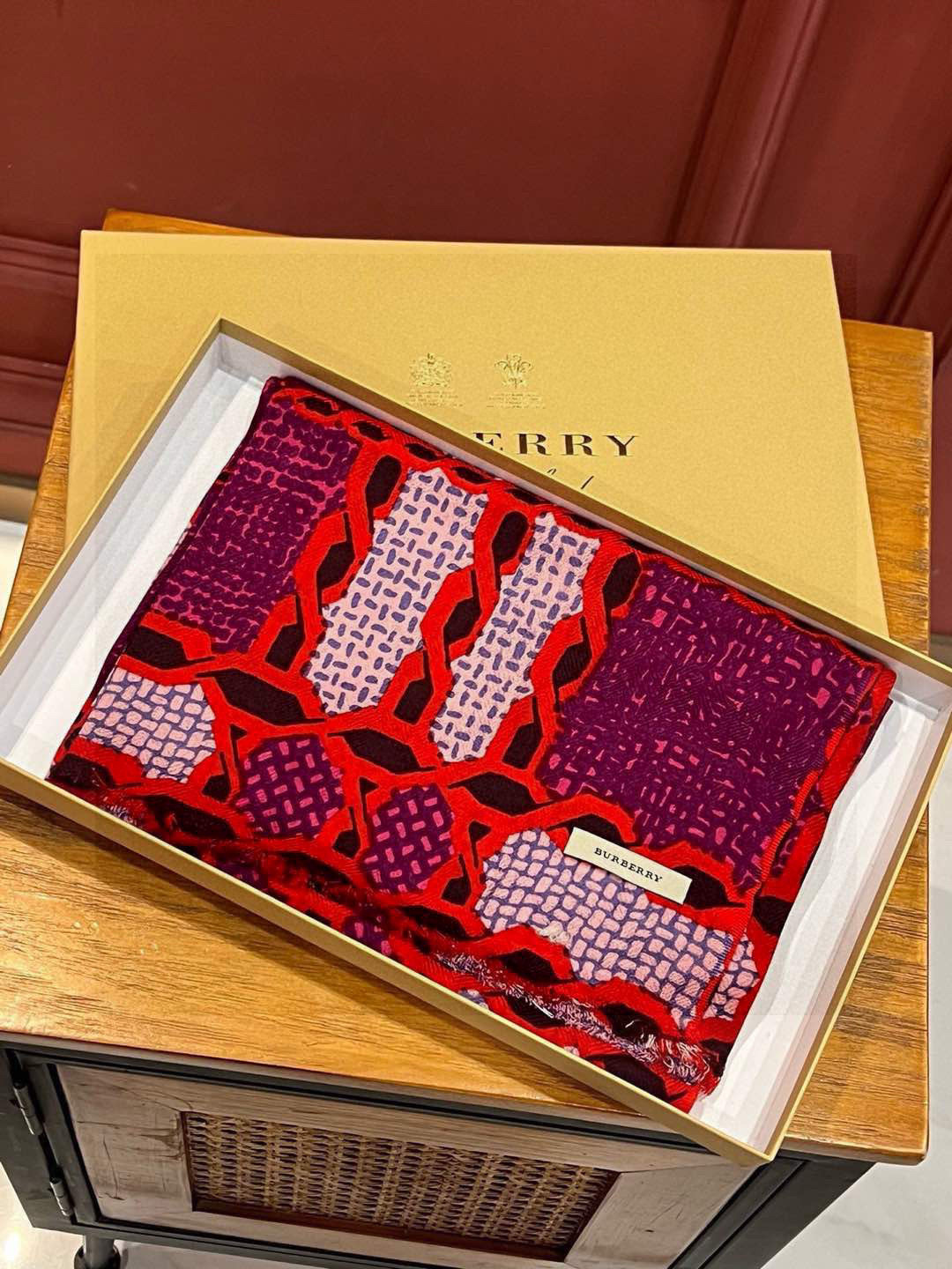 重点推荐‼️‼️ 巴宝莉法国🇫🇷专柜新货 精美绣标 👍👍优雅文静的小格 给人更秀气，精致的感觉 质感更柔