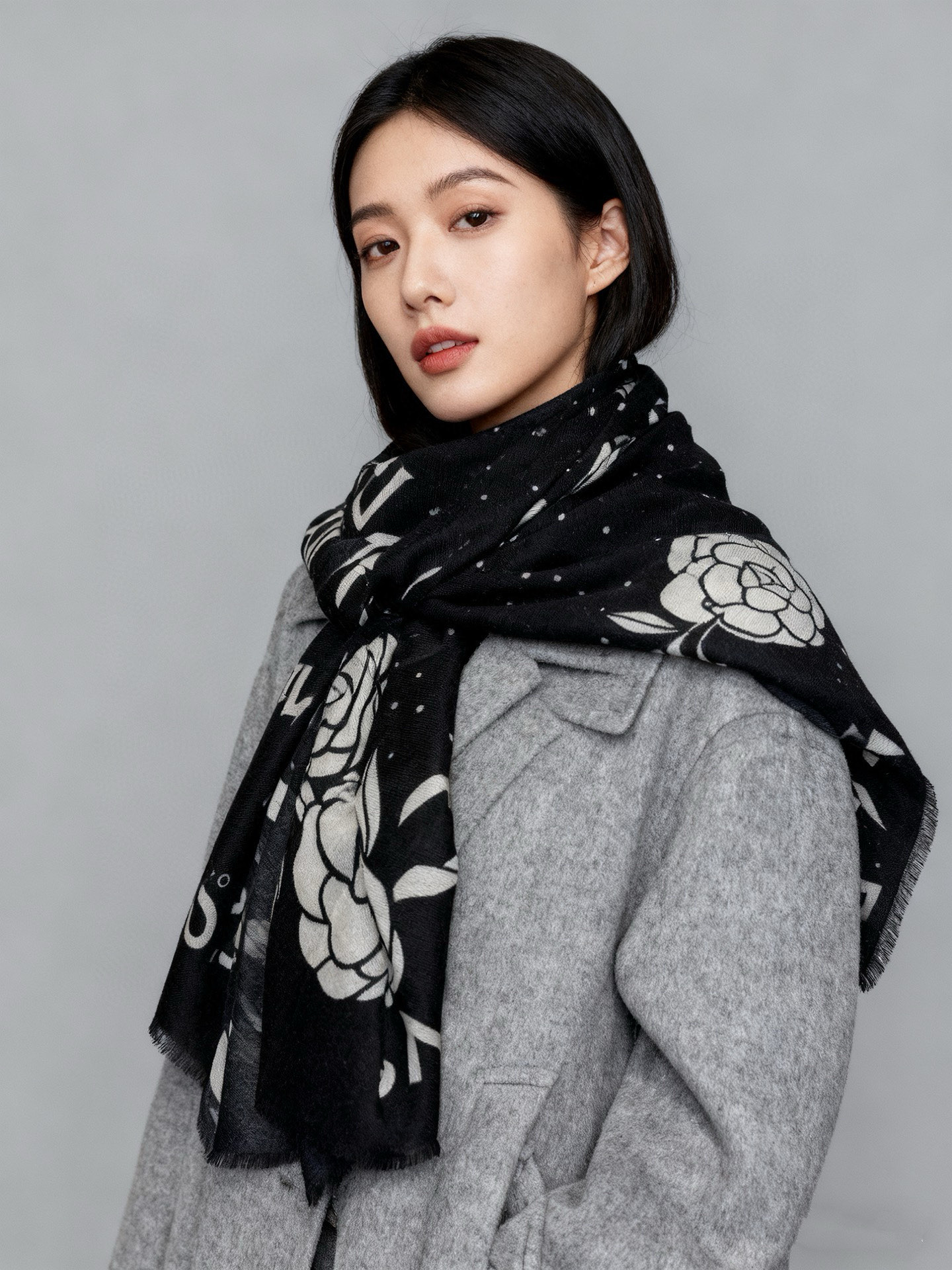 羊绒新款💞 新❤小香【山茶花长围巾】~超级抬气色！高级女人味！羊绒围巾也能这么美！！！这款双面花卉羊绒围