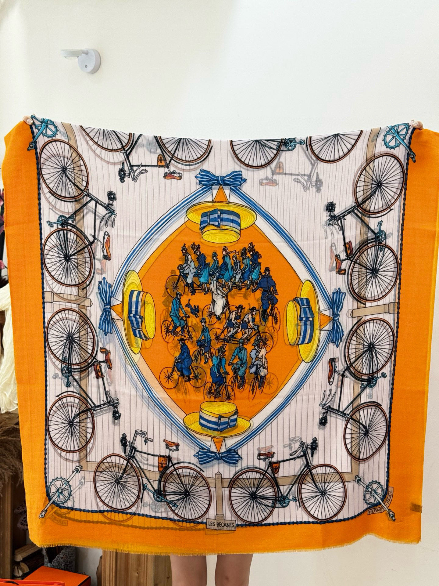 羊绒新款 🆕🆕🌈💫速度‼️下手一定要快‼️H家新款【自行车长巾】，高端 大爱 货极少 现在用极好‼️真心