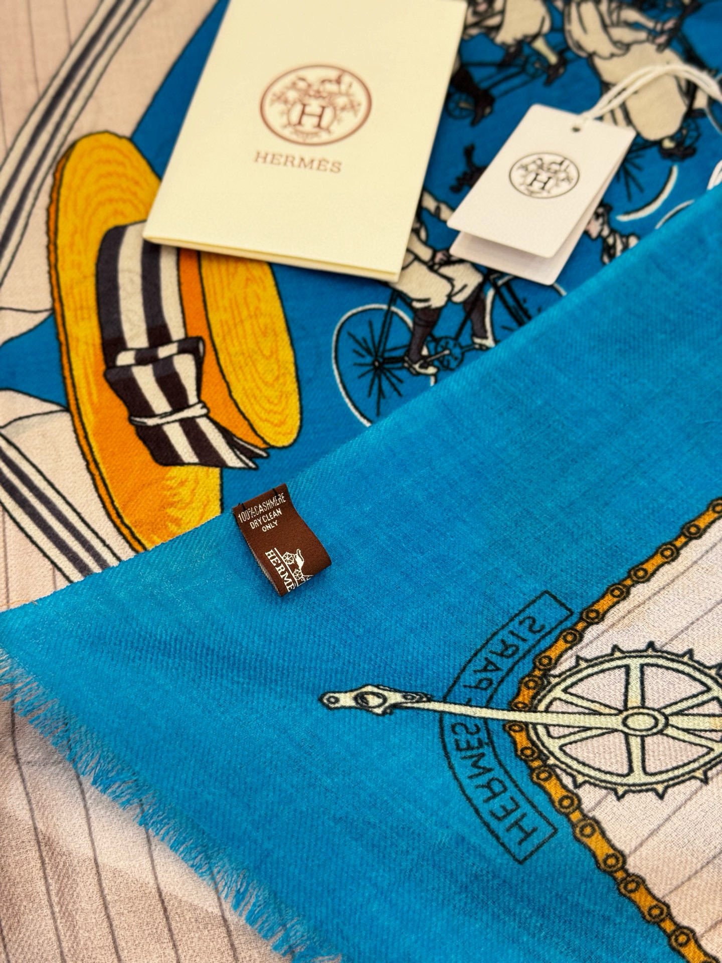 羊绒新款 🆕🆕🌈💫速度‼️下手一定要快‼️H家新款【自行车长巾】，高端 大爱 货极少 现在用极好‼️真心