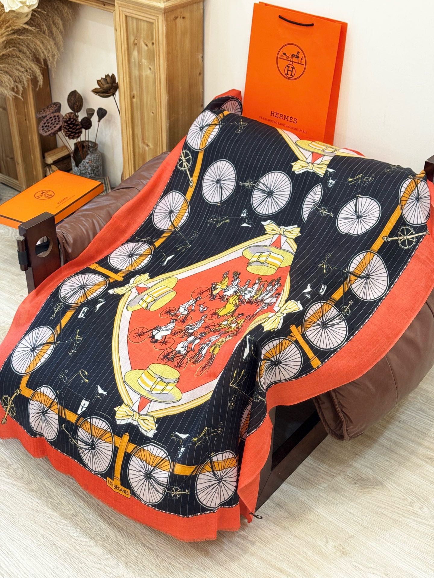 羊绒新款 🆕🆕🌈💫速度‼️下手一定要快‼️H家新款【自行车长巾】，高端 大爱 货极少 现在用极好‼️真心