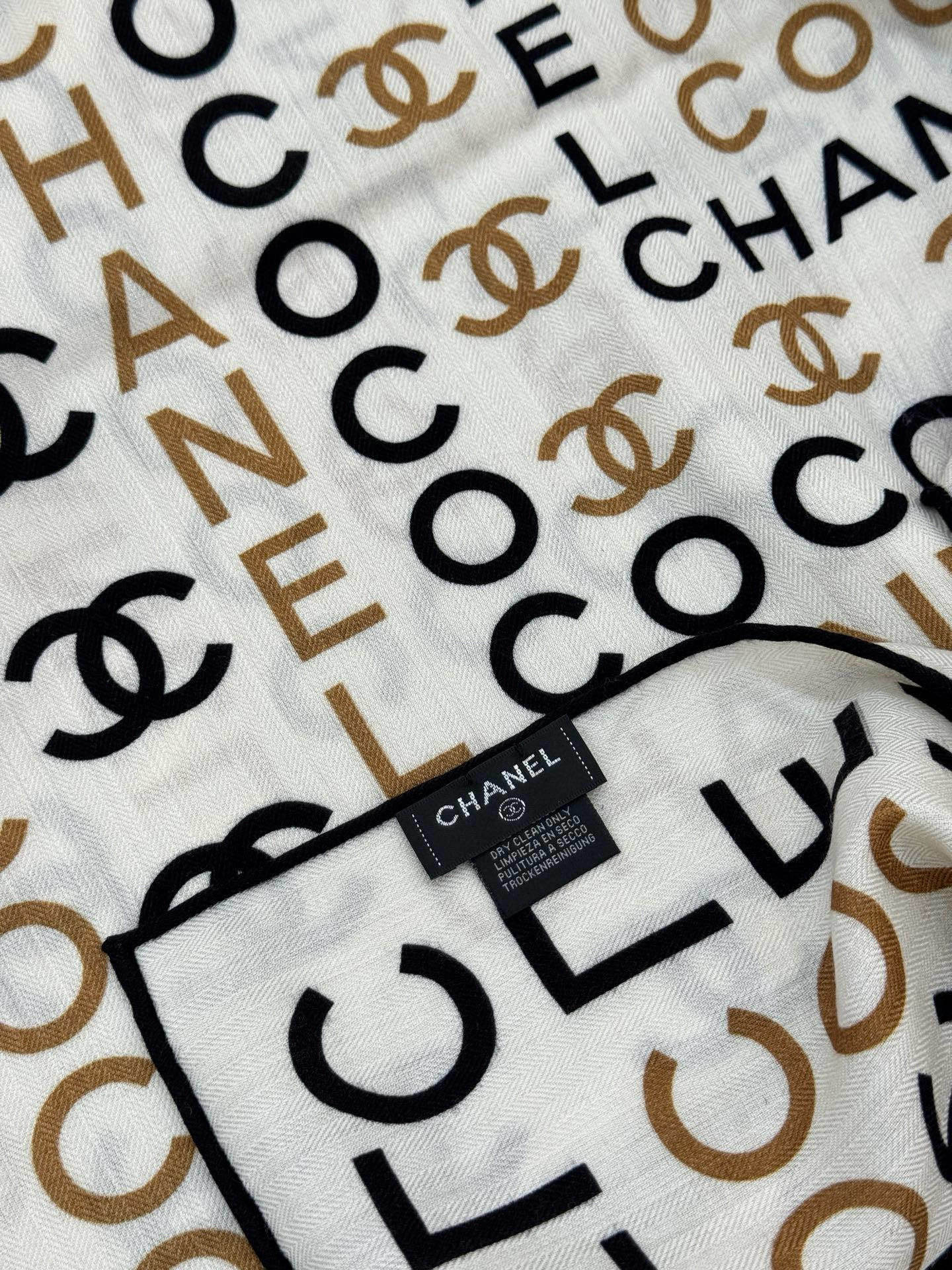 Chanel ~20。【140顶级双面丝绒披肩】香家logo与字母的完美碰撞设计底部还有隐隐约约的双C小
