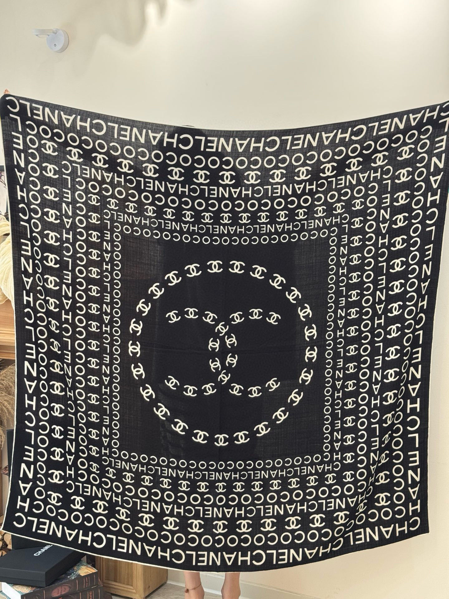 Chanel ~20。【140顶级双面丝绒披肩】香家logo与字母的完美碰撞设计底部还有隐隐约约的双C小