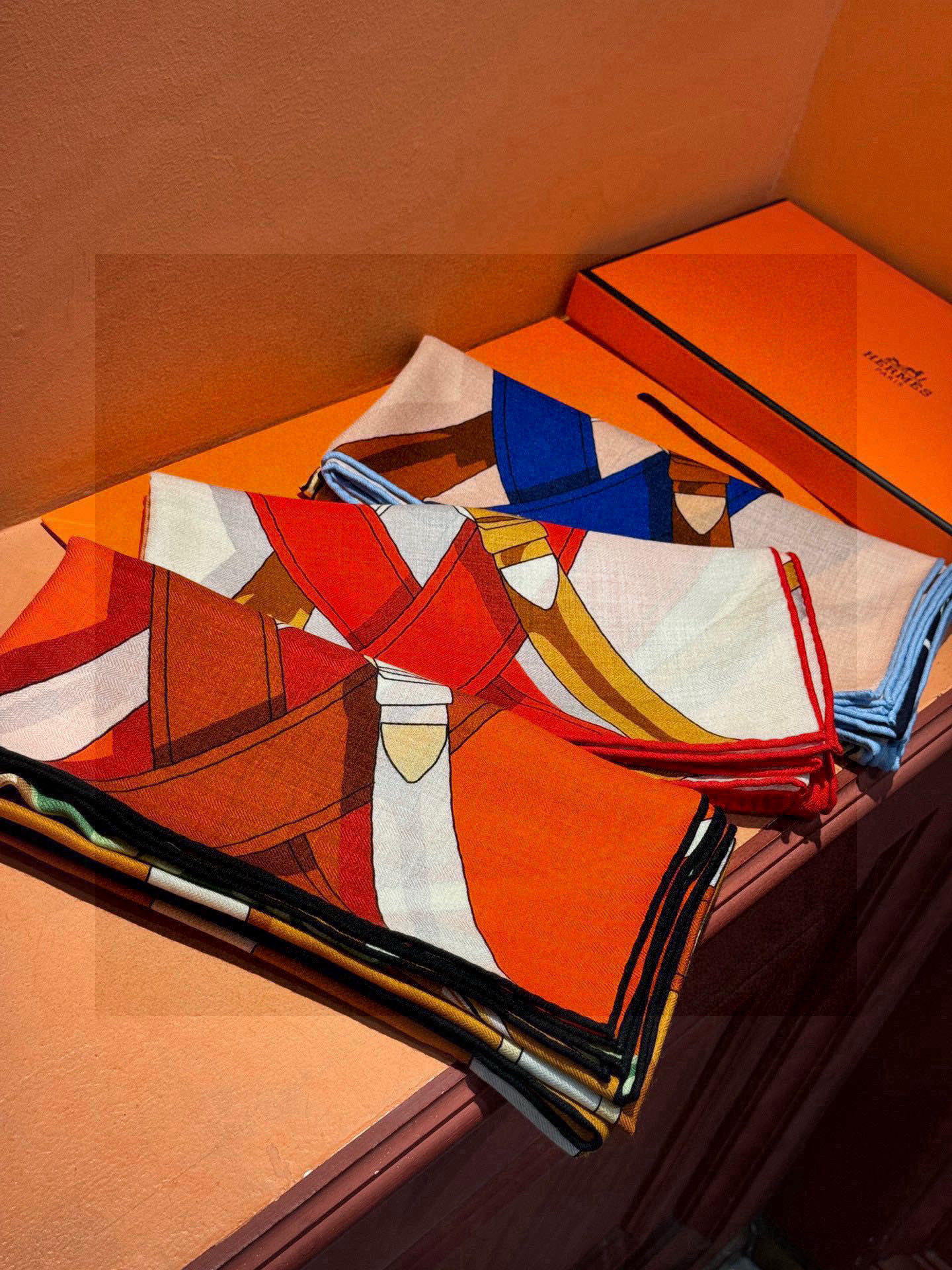 羊绒新款🆕👏👏买了都说好看‼️推荐💕爱马仕双面同色羊绒方巾,【双面同色140】顶级工艺超值‼️爱马仕专柜