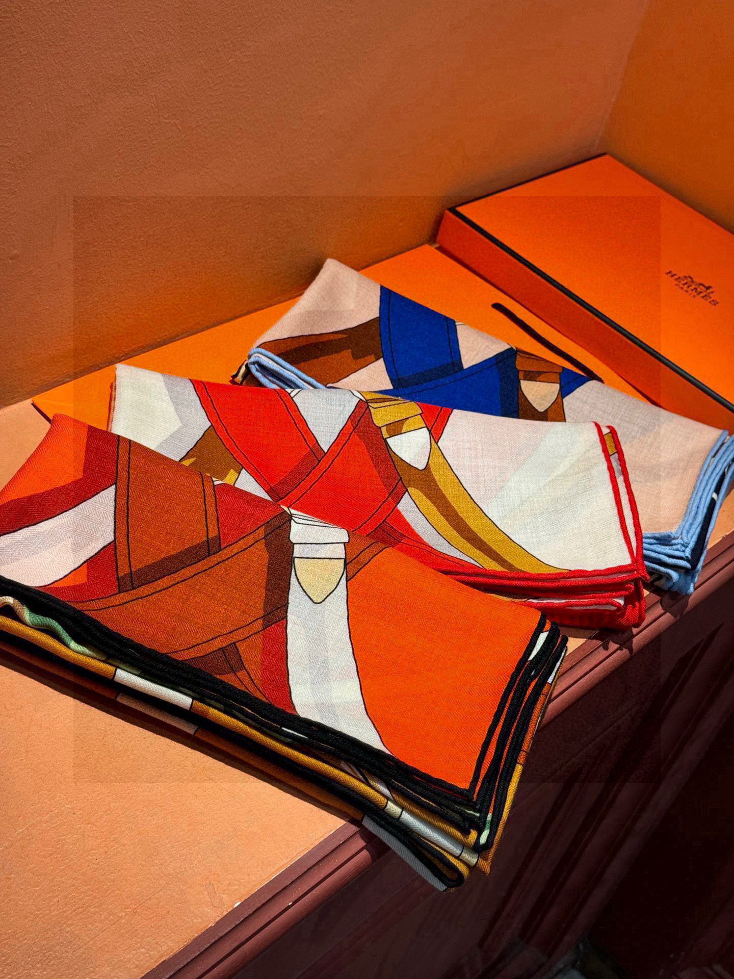 羊绒新款🆕👏👏买了都说好看‼️推荐💕爱马仕双面同色羊绒方巾,【双面同色140】顶级工艺超值‼️爱马仕专柜