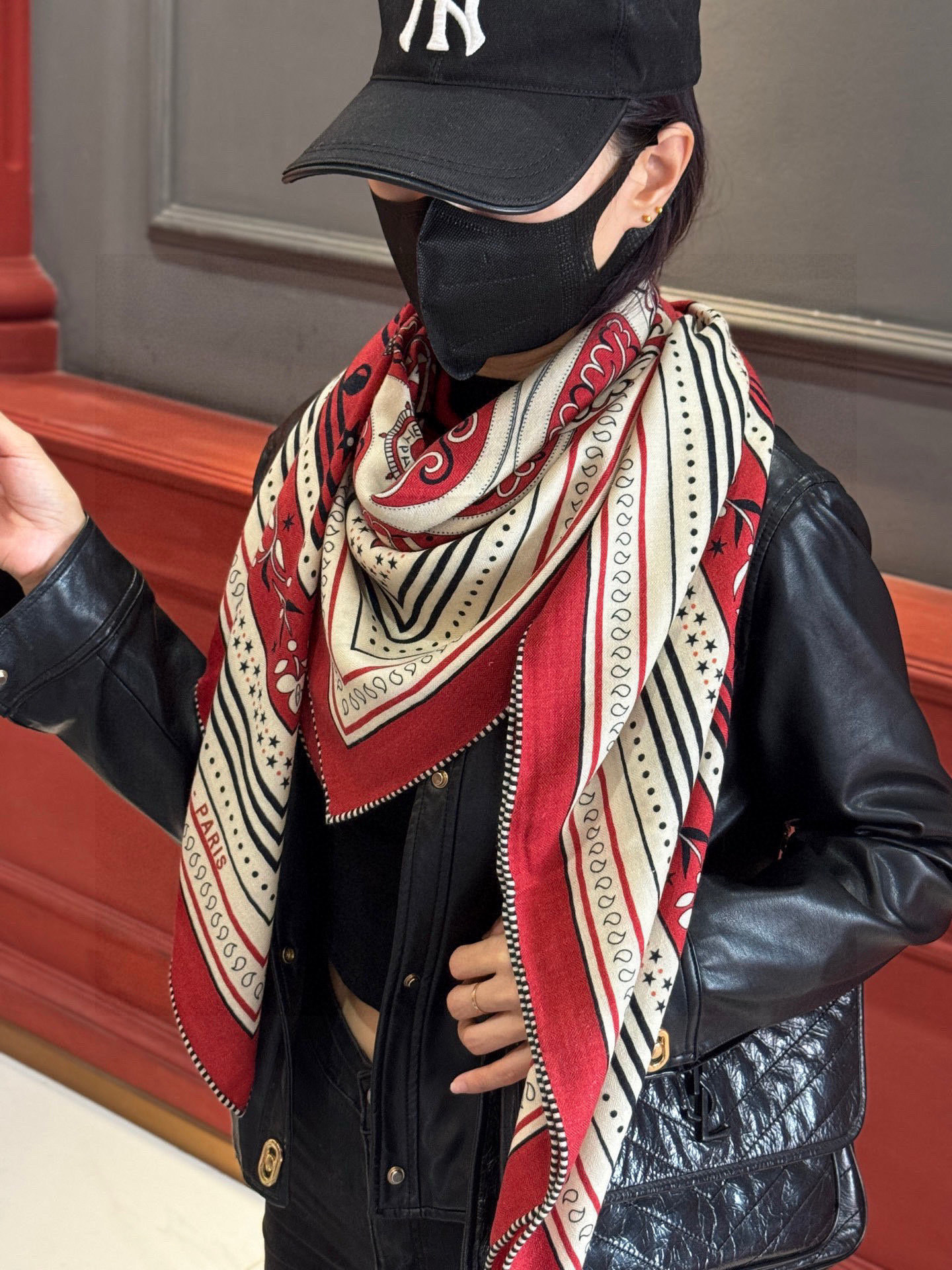 上新💕。丝绒方巾 【爱马仕2025春夏 亚马逊的庆典 Bandana,佩斯利花纹,生机勃勃的图案】(双面