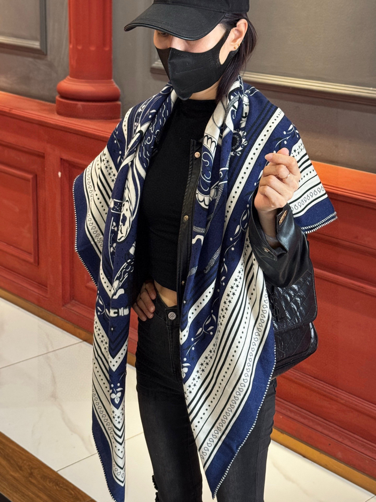 上新💕。丝绒方巾 【爱马仕2025春夏 亚马逊的庆典 Bandana,佩斯利花纹,生机勃勃的图案】(双面