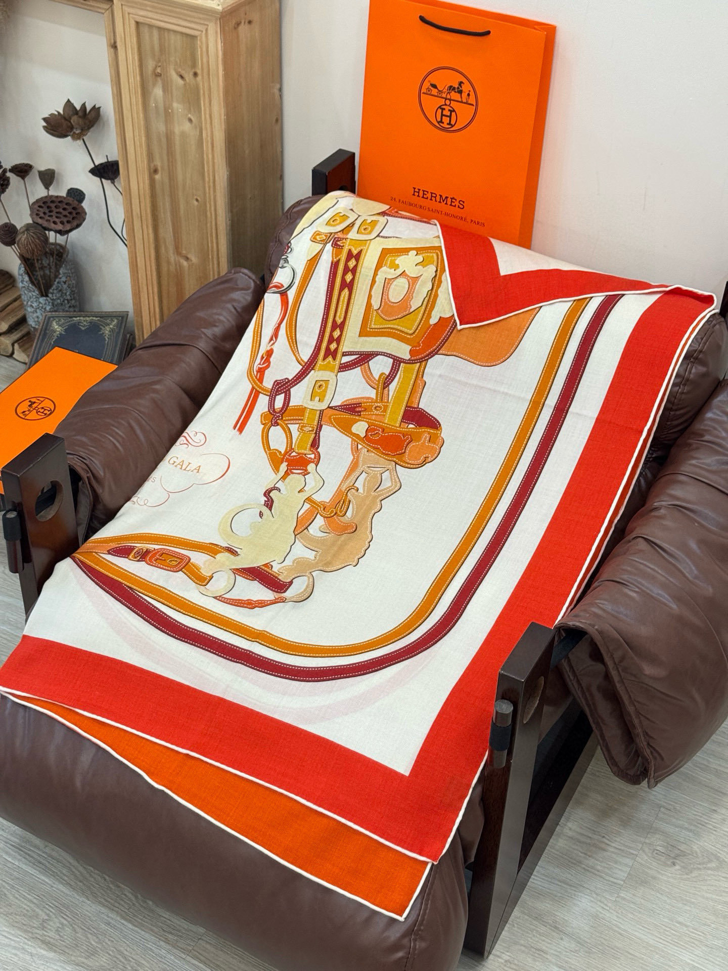 羊绒新款🆕🏇🏇买了都说好看‼️推荐💕【华丽的缰辔双面同色140】羊绒方巾,顶级工艺超值‼️爱马仕专柜爆款