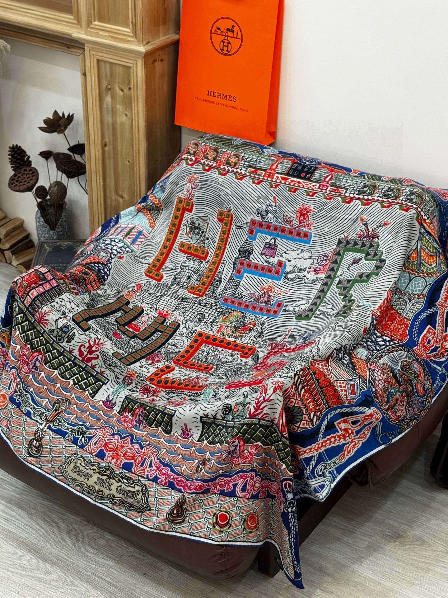 新款 秋冬搭配利器❗️顶级双面同色真丝羊绒披肩!!点睛精彩,图案和配色都超级喜欢,又一款双面配色工艺设计