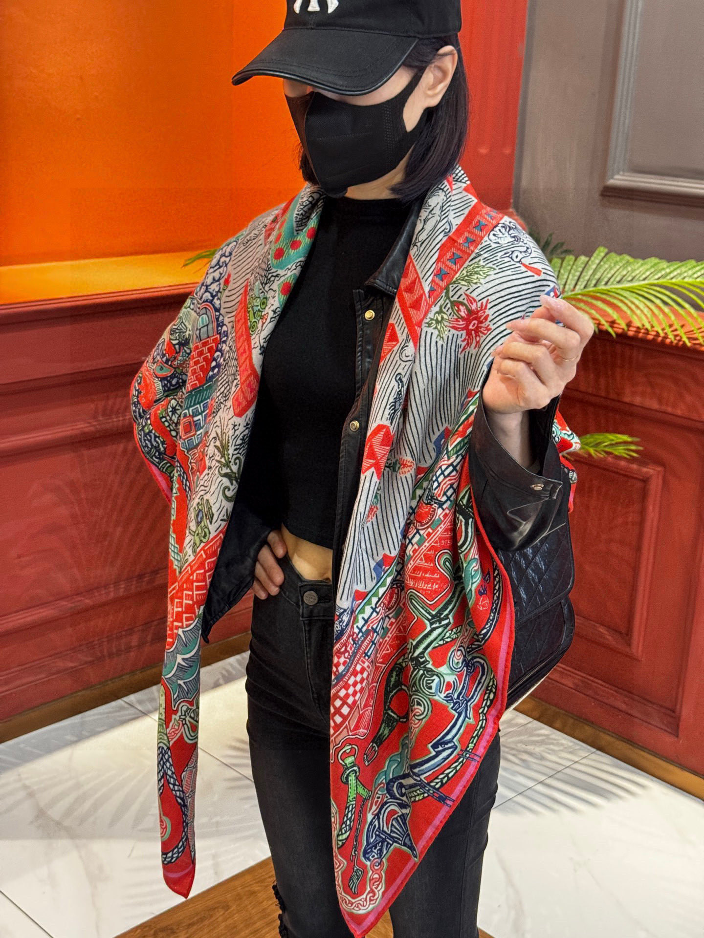 新款 秋冬搭配利器❗️顶级双面同色真丝羊绒披肩！！点睛精彩，图案和配色都超级喜欢，又一款双面配色工艺设计