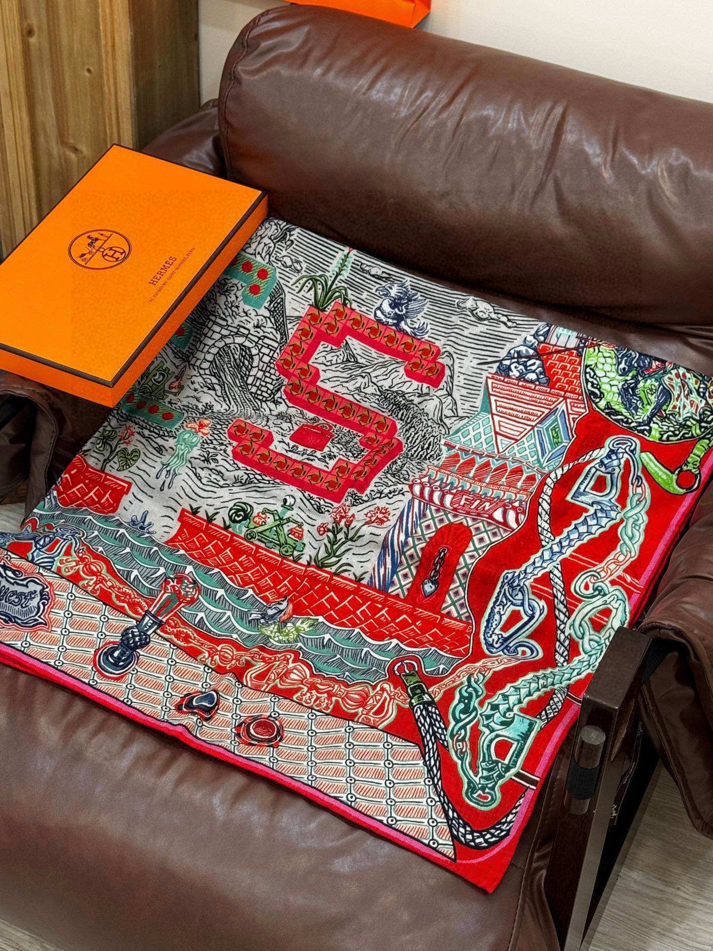 新款 秋冬搭配利器❗️顶级双面同色真丝羊绒披肩！！点睛精彩，图案和配色都超级喜欢，又一款双面配色工艺设计