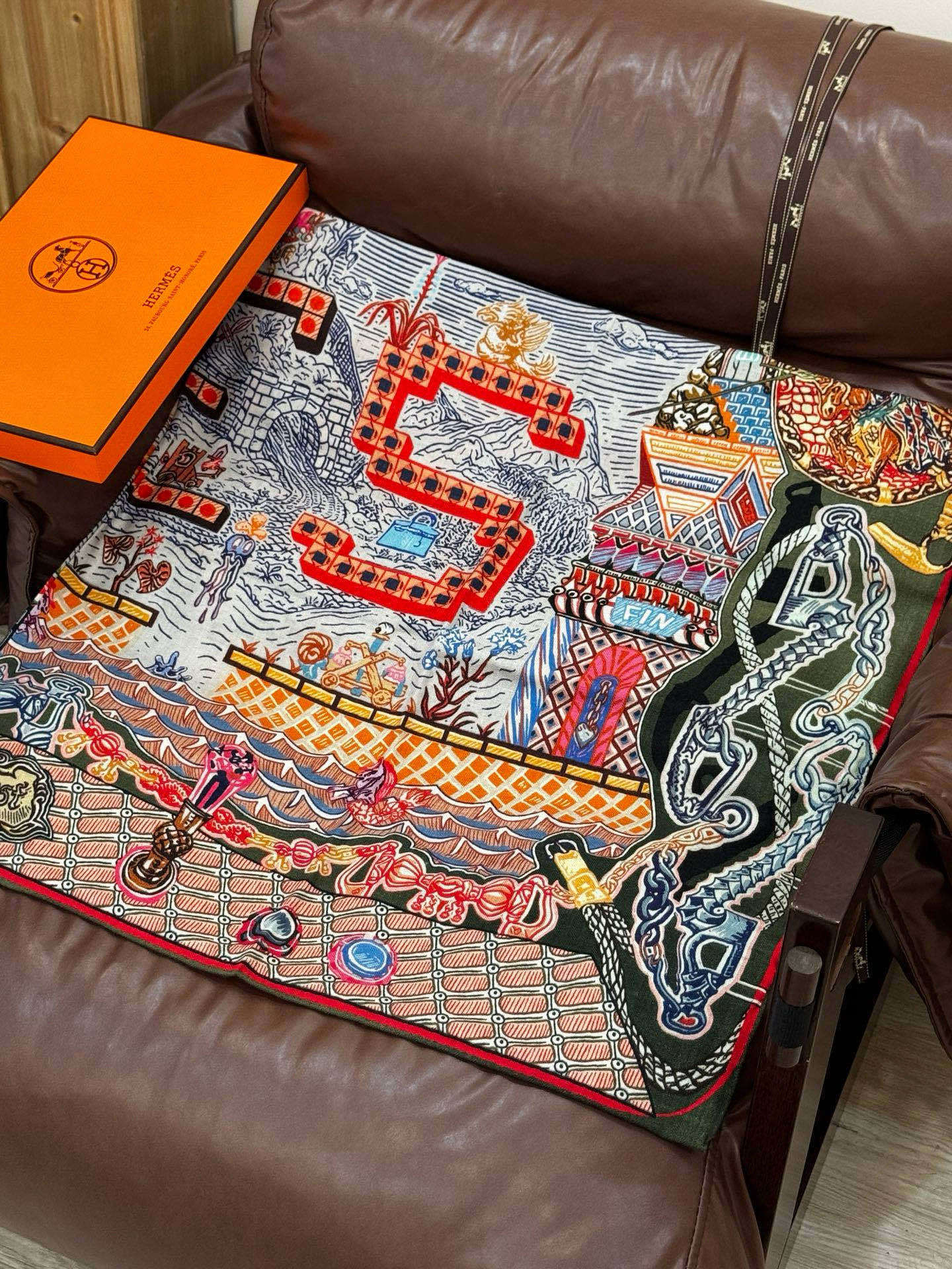 新款 秋冬搭配利器❗️顶级双面同色真丝羊绒披肩!!点睛精彩,图案和配色都超级喜欢,又一款双面配色工艺设计