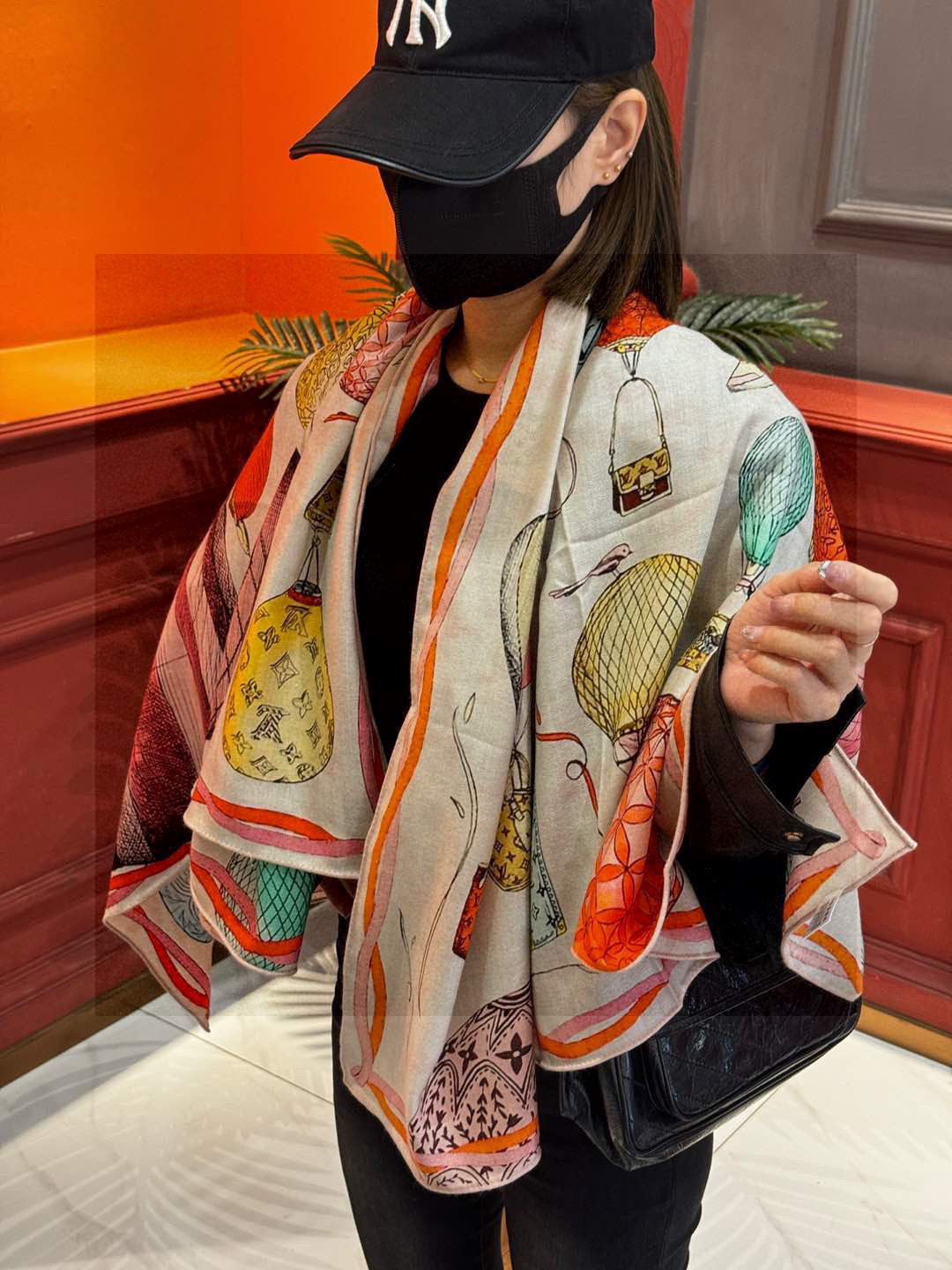 ❄【双面同色】原单Lv140cm丝绒方巾，《热气球》，本款方巾全新加入 U价🉐️ and Away 系列