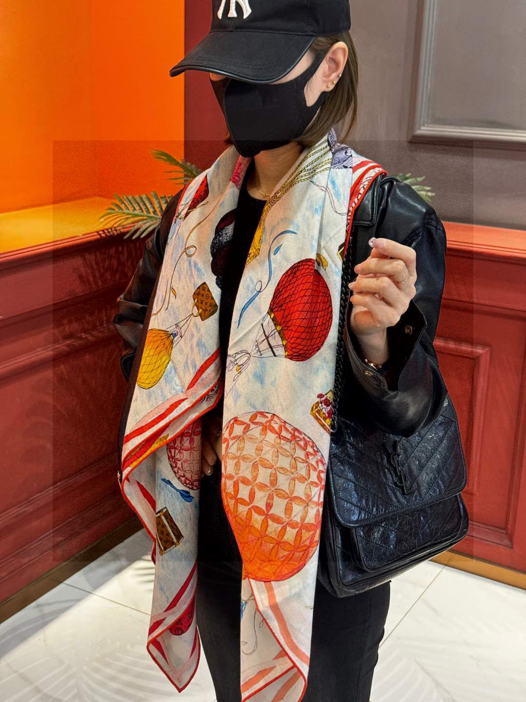 ❄【双面同色】原单Lv140cm丝绒方巾，《热气球》，本款方巾全新加入 U价🉐️ and Away 系列