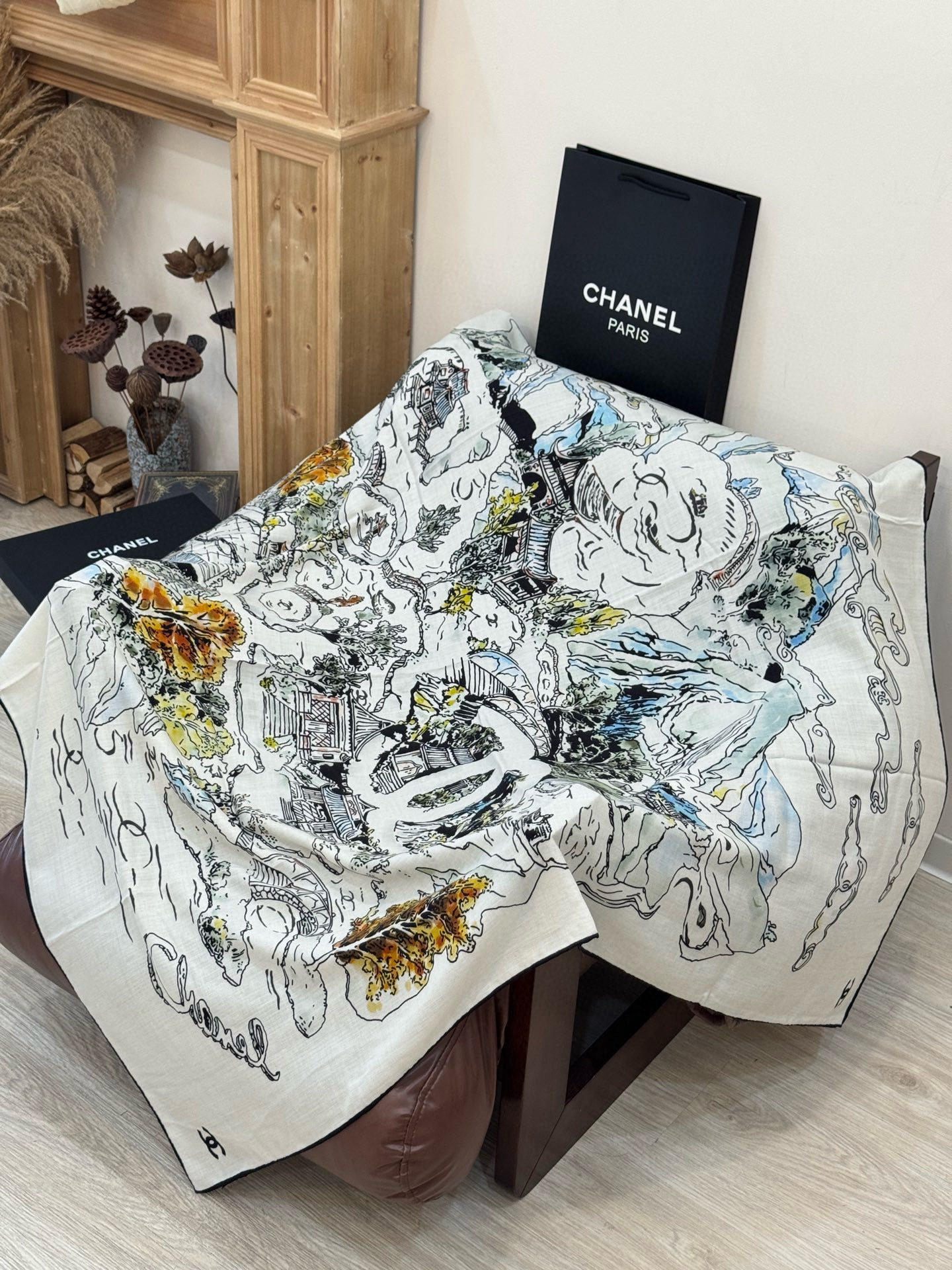 Chanel 25高级手工坊系列~~【140顶级丝绒双面同色披肩】25高级手工坊系列作品梦幻而极具电影感