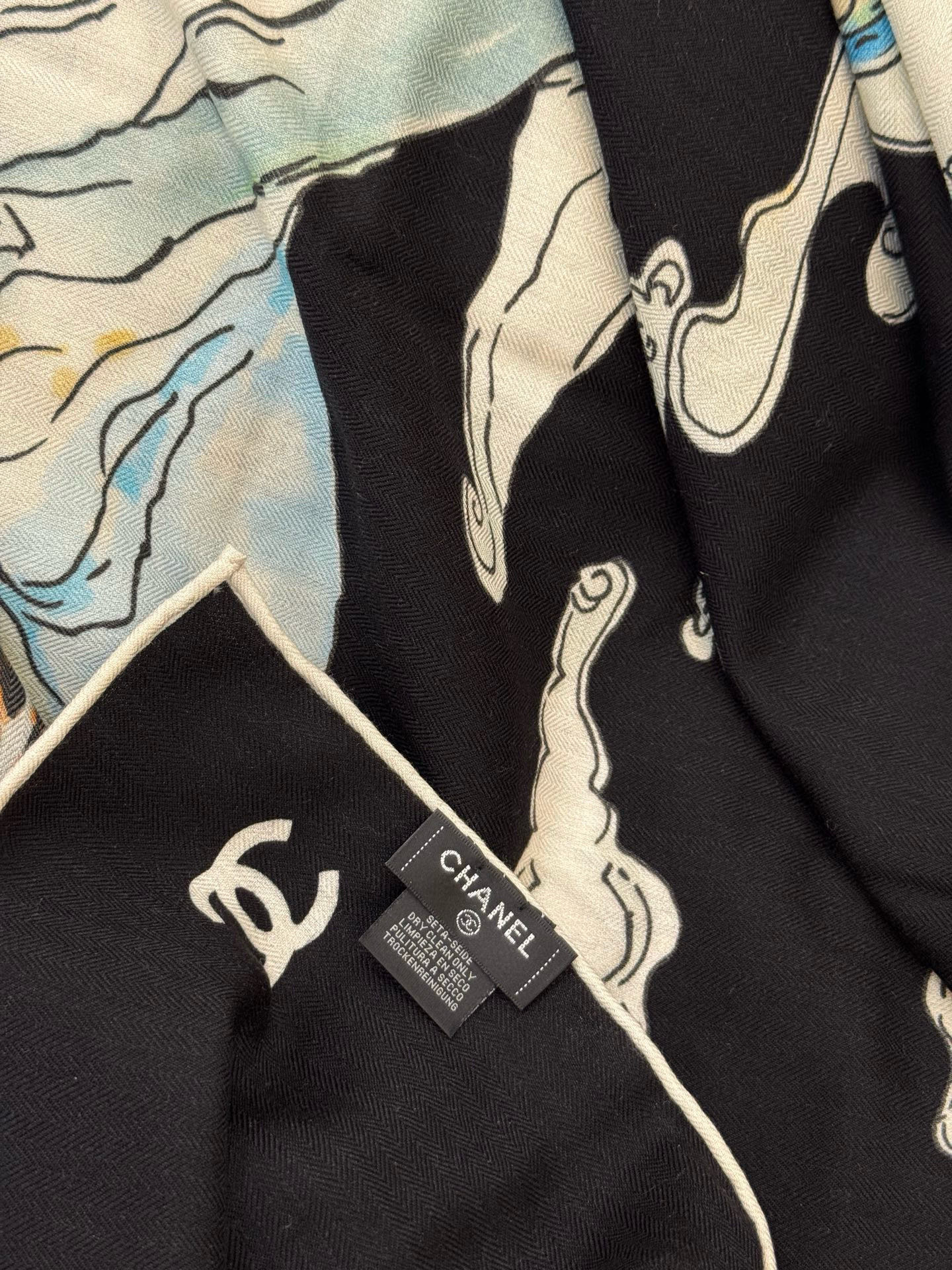 Chanel 25高级手工坊系列～～【140顶级丝绒双面同色披肩】25高级手工坊系列作品梦幻而极具电影感