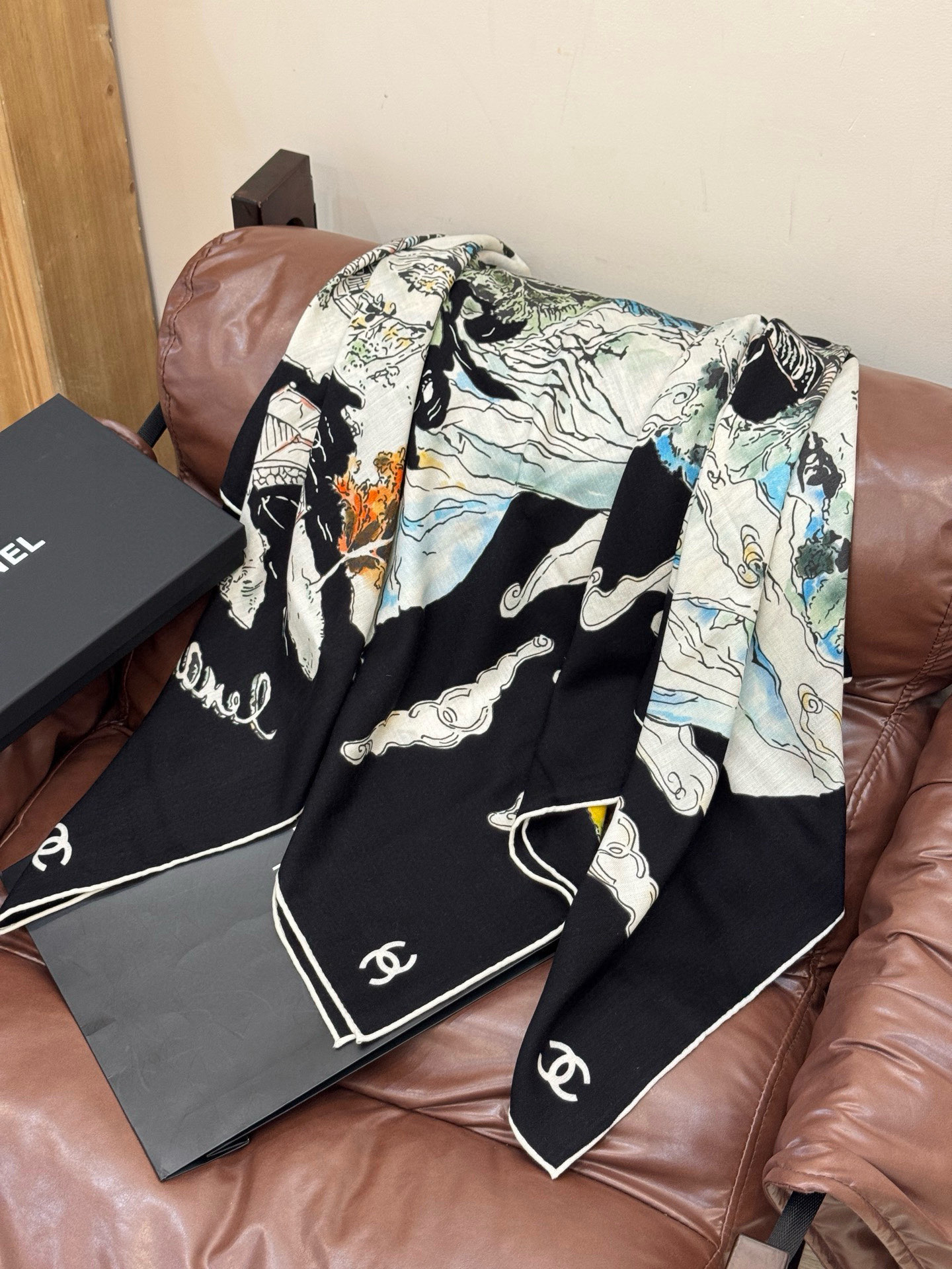 Chanel 25高级手工坊系列～～【140顶级丝绒双面同色披肩】25高级手工坊系列作品梦幻而极具电影感