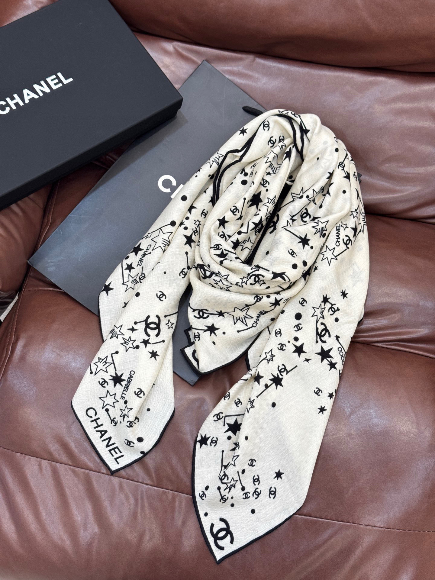 Chanel ~20。秋冬新品～【140顶级丝绒双面同色】繁星点点与双C的完美结合适合各种场合搭配使用黑