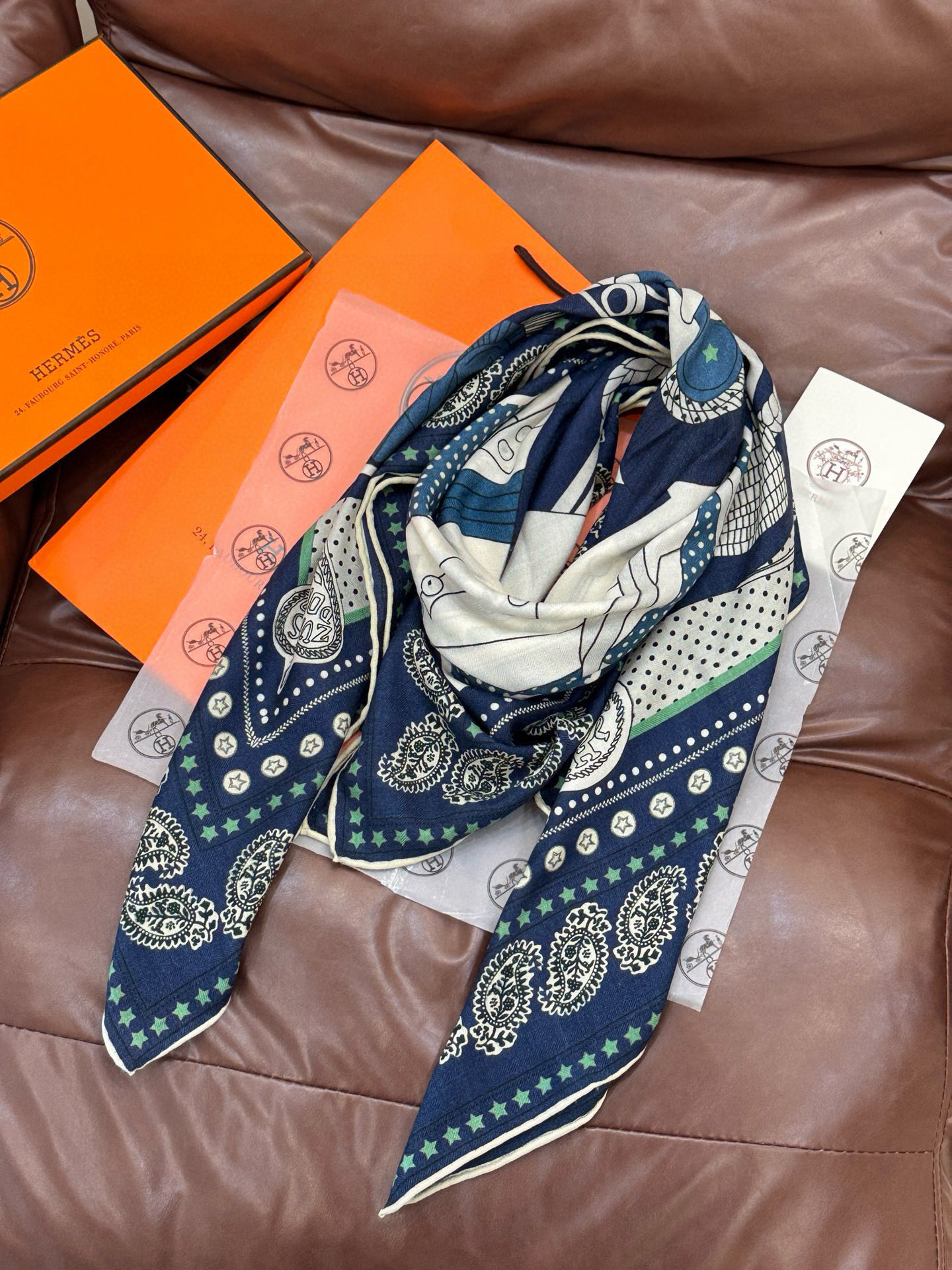 💟羊绒新款🆕👏👏买了都说好看‼️推荐💕爱马仕双面同色羊绒方巾,顶级工艺超值‼️爱马仕专柜爆款🎁💟立体呈现